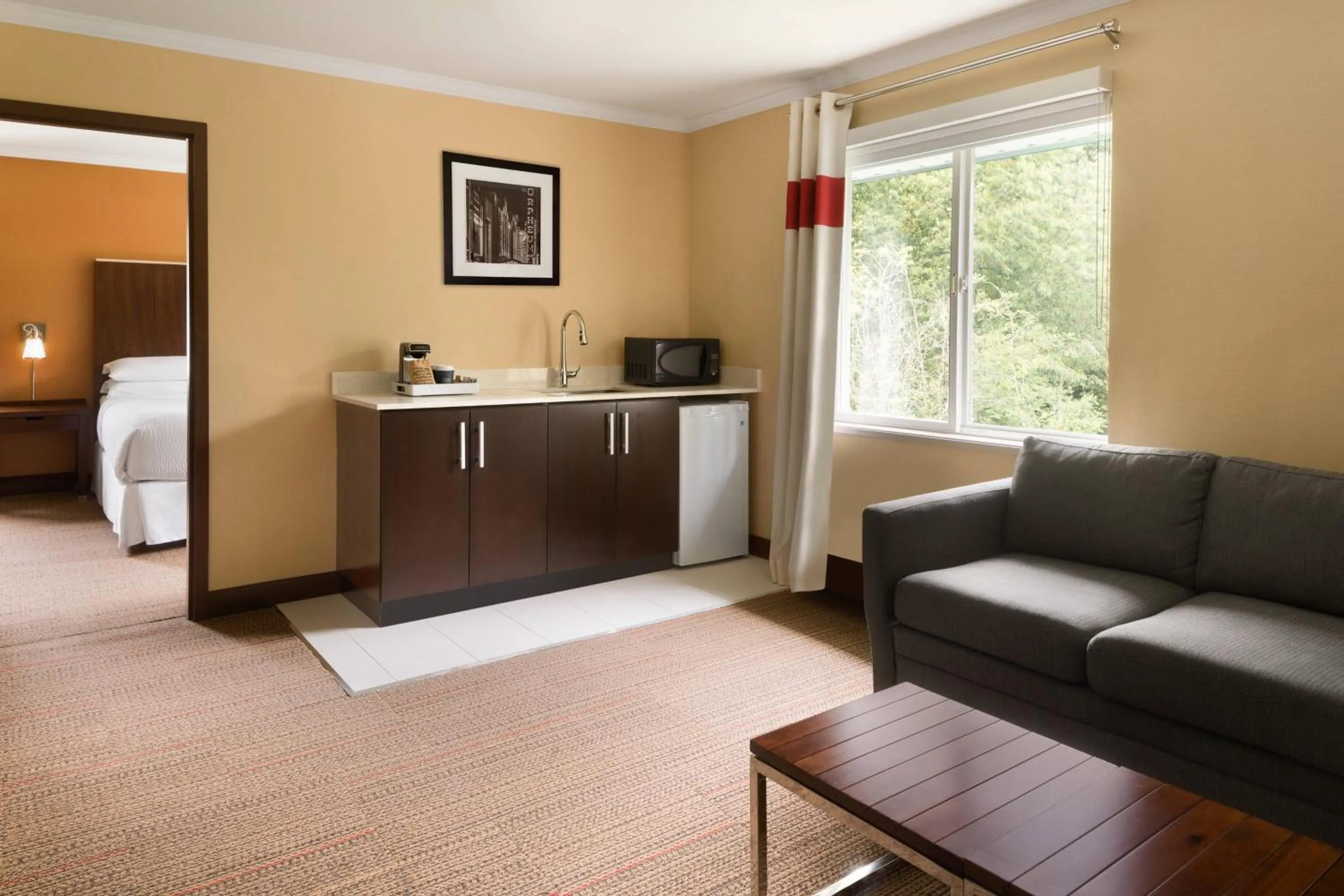 Living room, Bed in Four Points by Sheraton Surrey