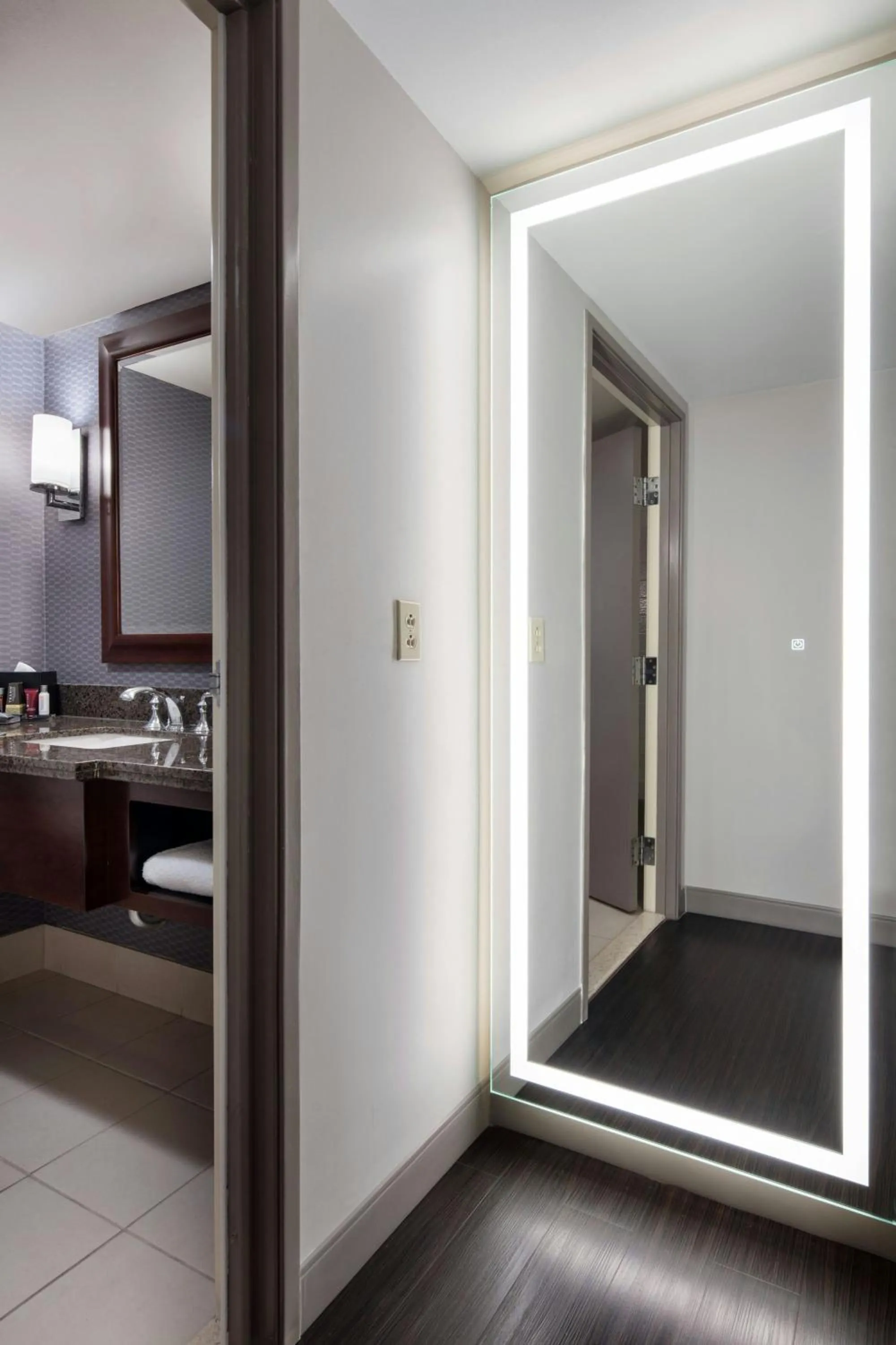 Photo of the whole room in Visalia Marriott at the Convention Center