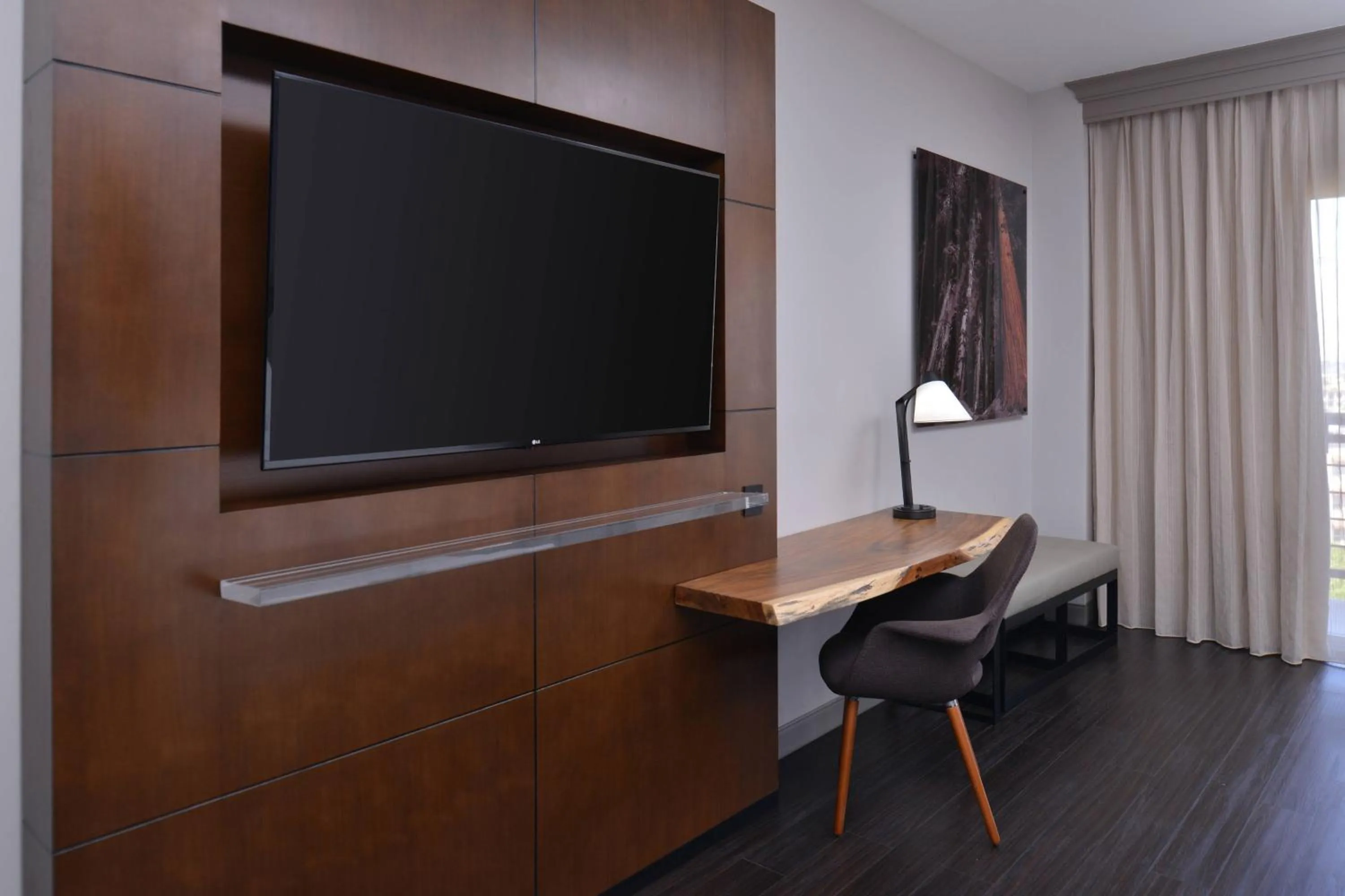 Photo of the whole room in Visalia Marriott at the Convention Center