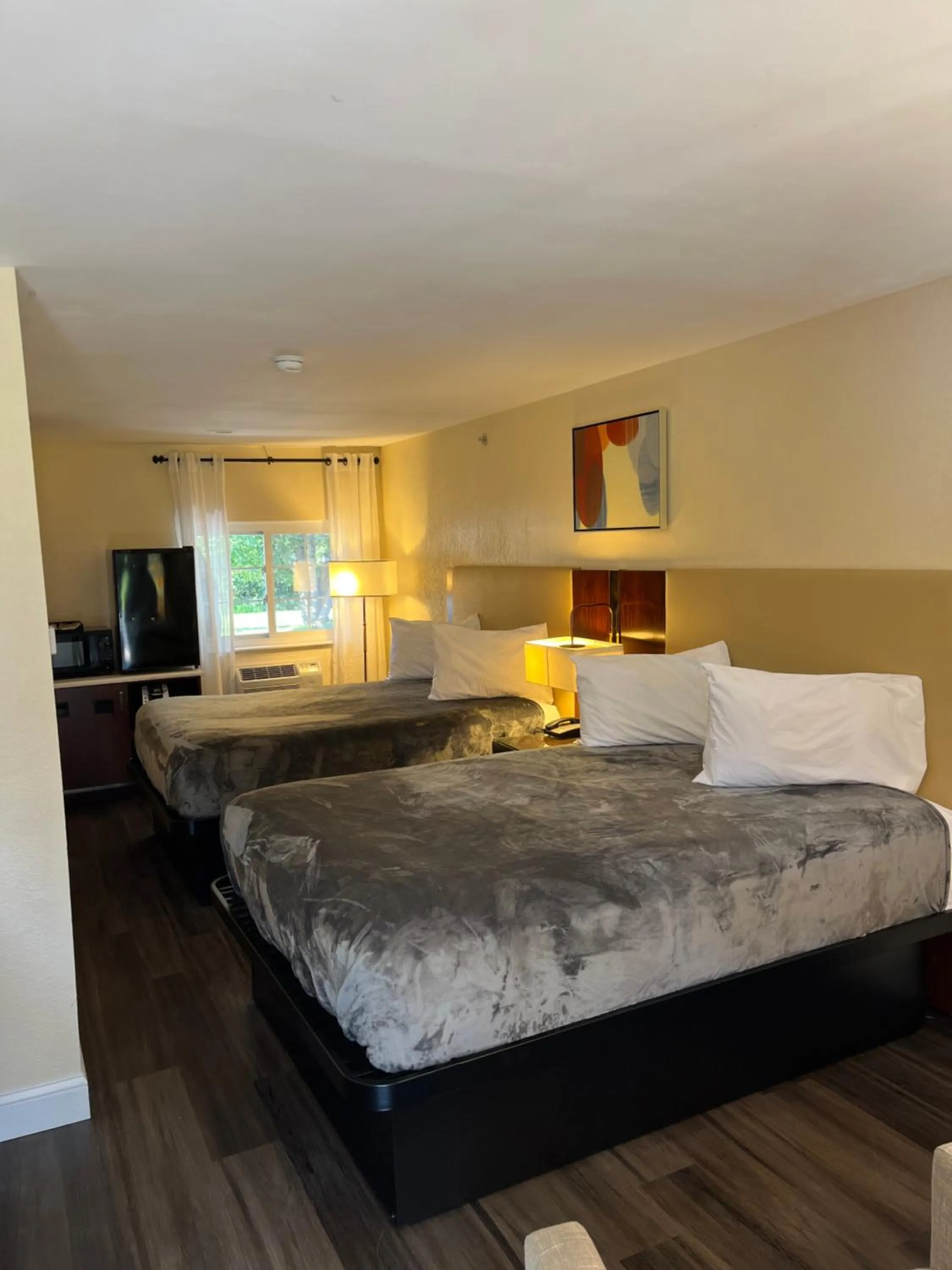 Bed in Anchorage Inn Rochester