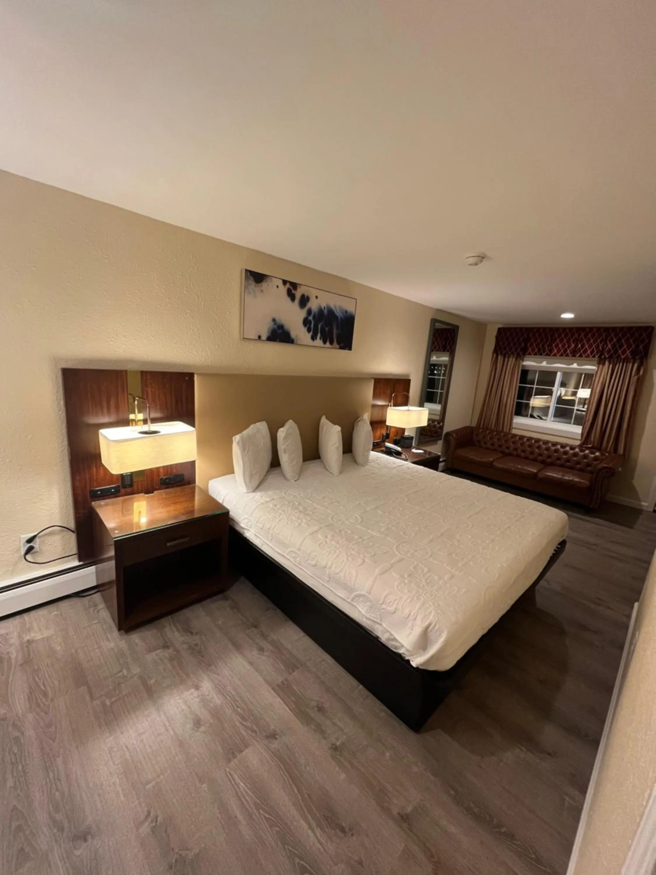 Bed in Anchorage Inn Rochester