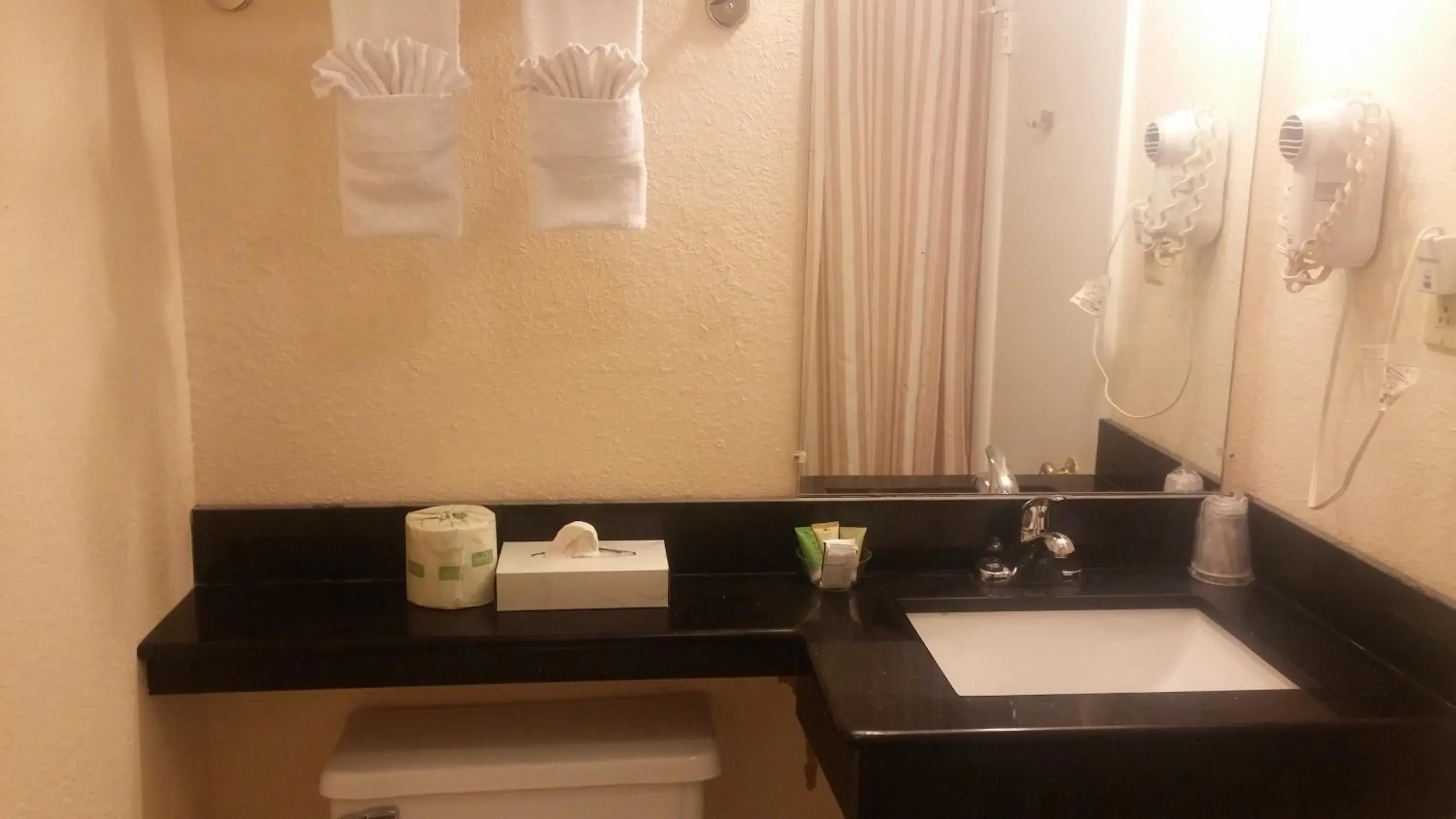 Double Room with Two Double Beds in Anchorage Inn Rochester Double Room with Two Double Beds in Anchorage Inn Rochester