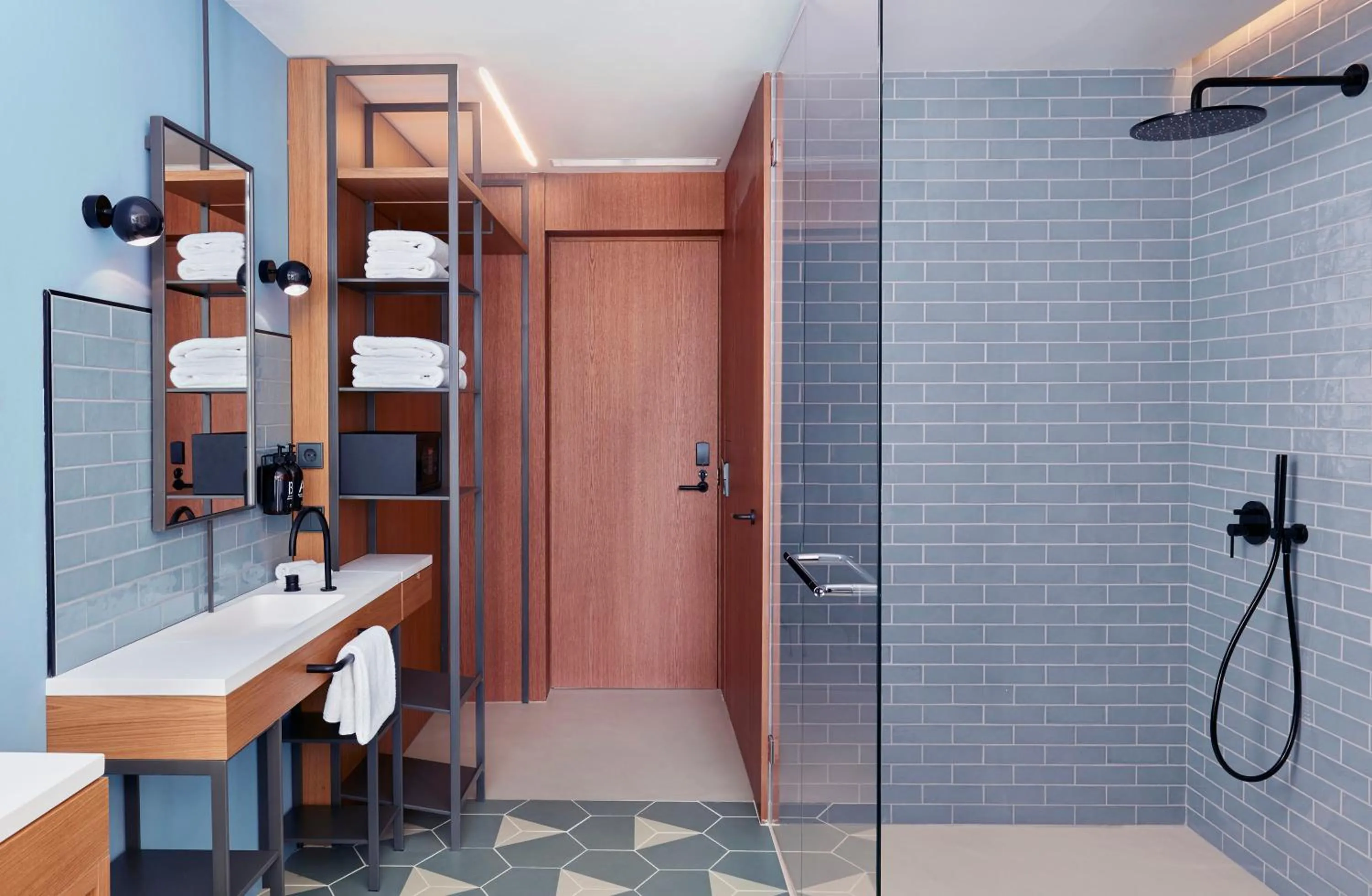 Shower in LAVIDA Hotel at Camiral, a Quinta do Lago Resort