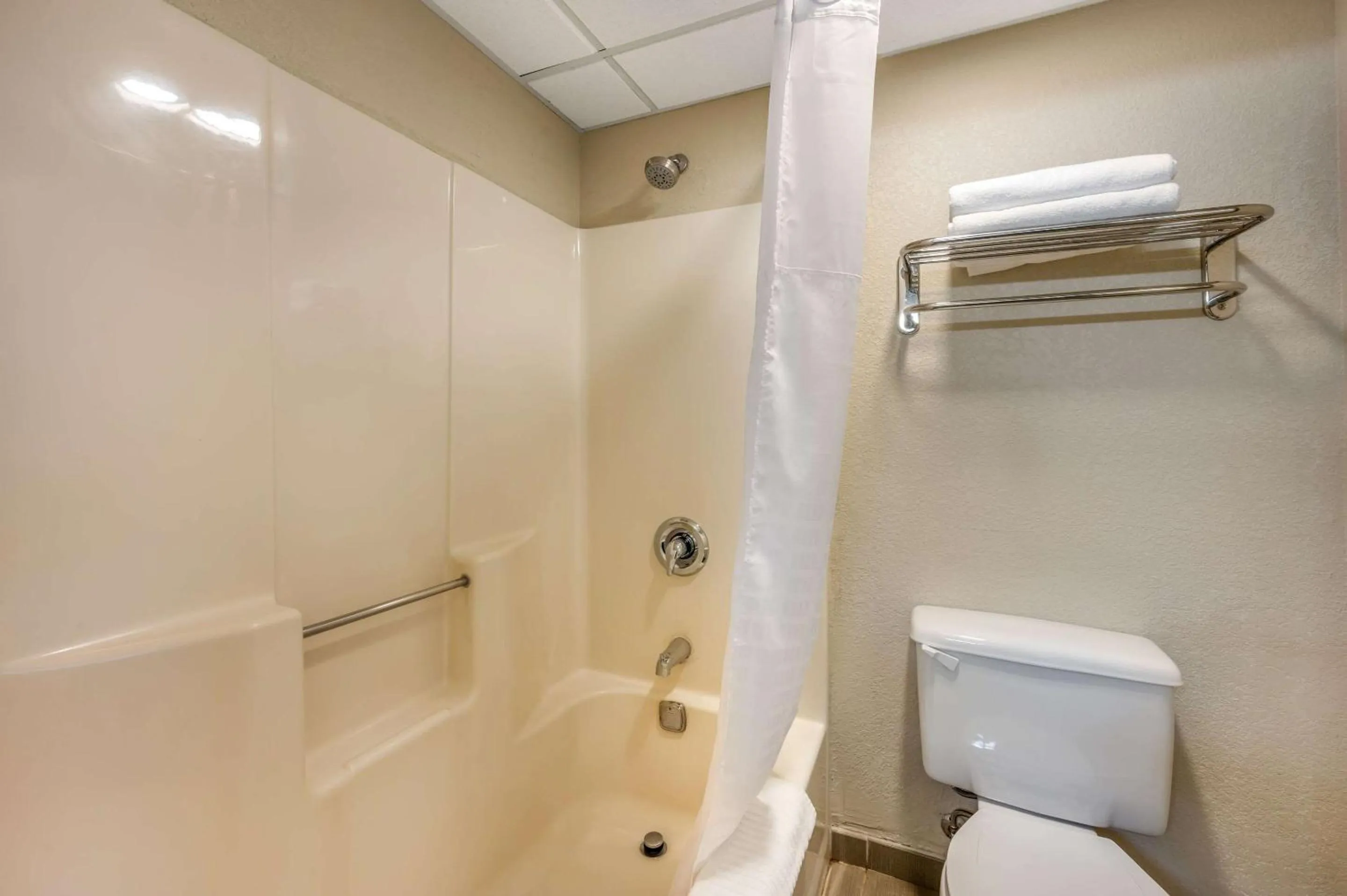 Bedroom in Comfort Inn & Suites East Hartford - Hartford