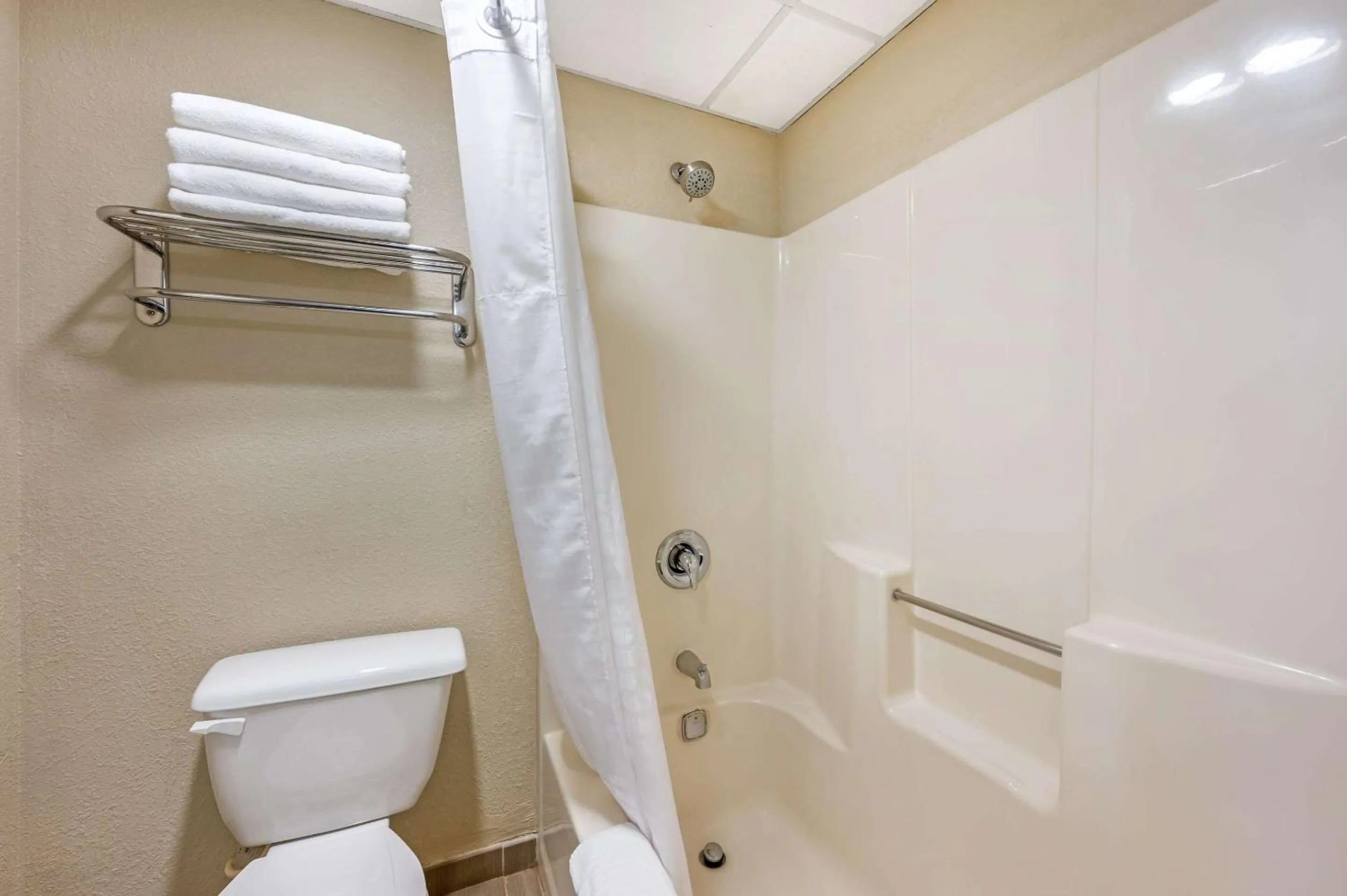 Bedroom in Comfort Inn & Suites East Hartford - Hartford