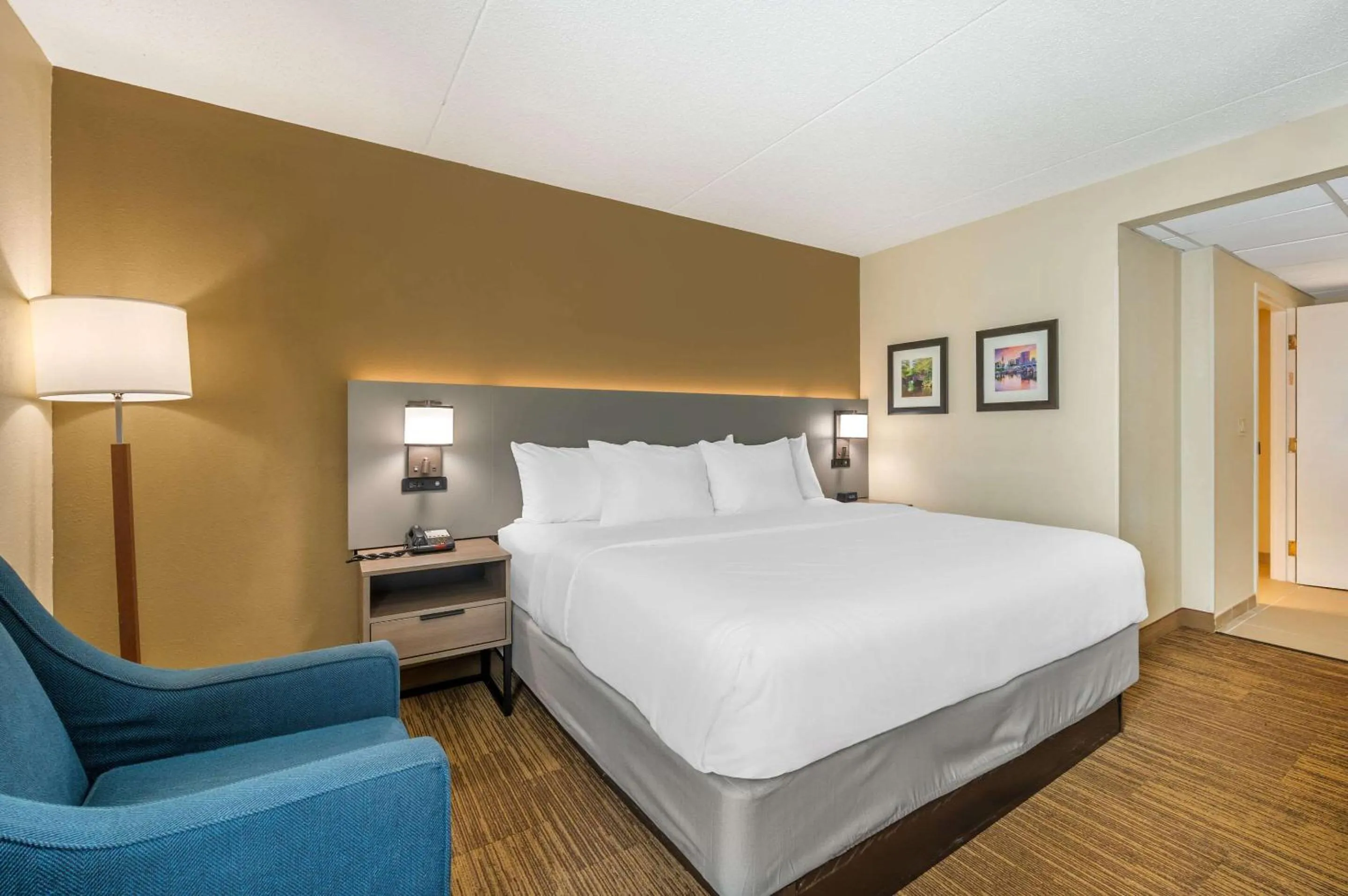 Bedroom, Bed in Comfort Inn & Suites East Hartford - Hartford