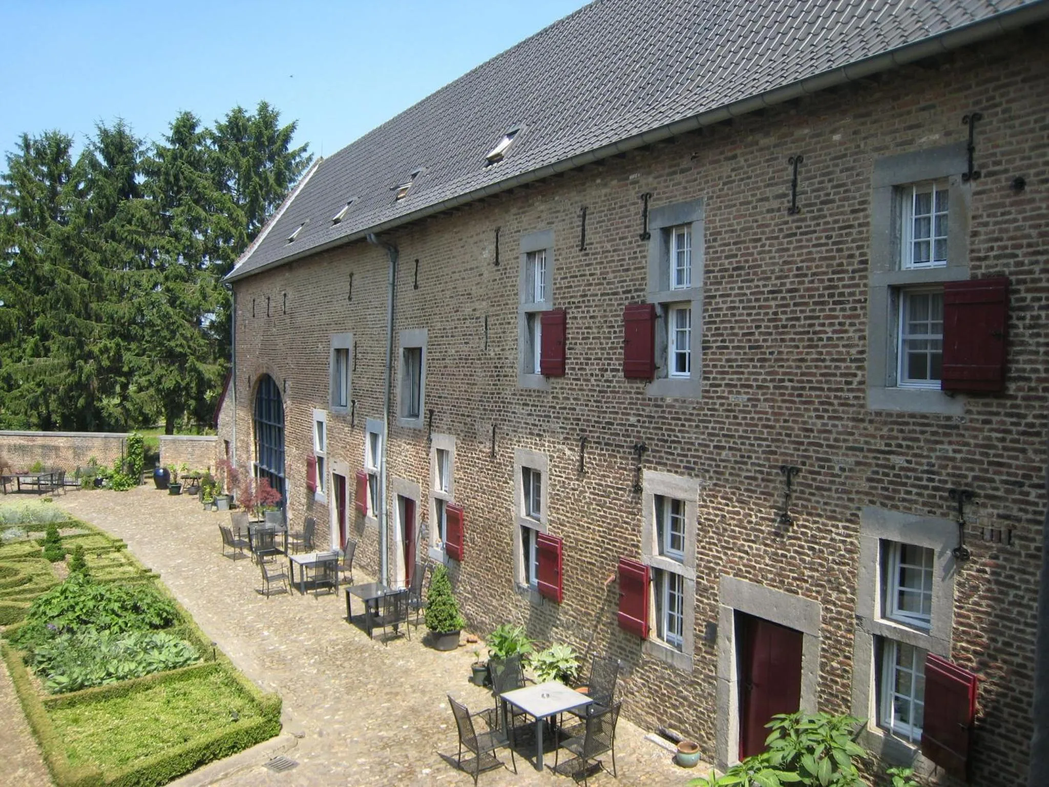 Property Building in Spacious Apartment near Town Center in Mesch