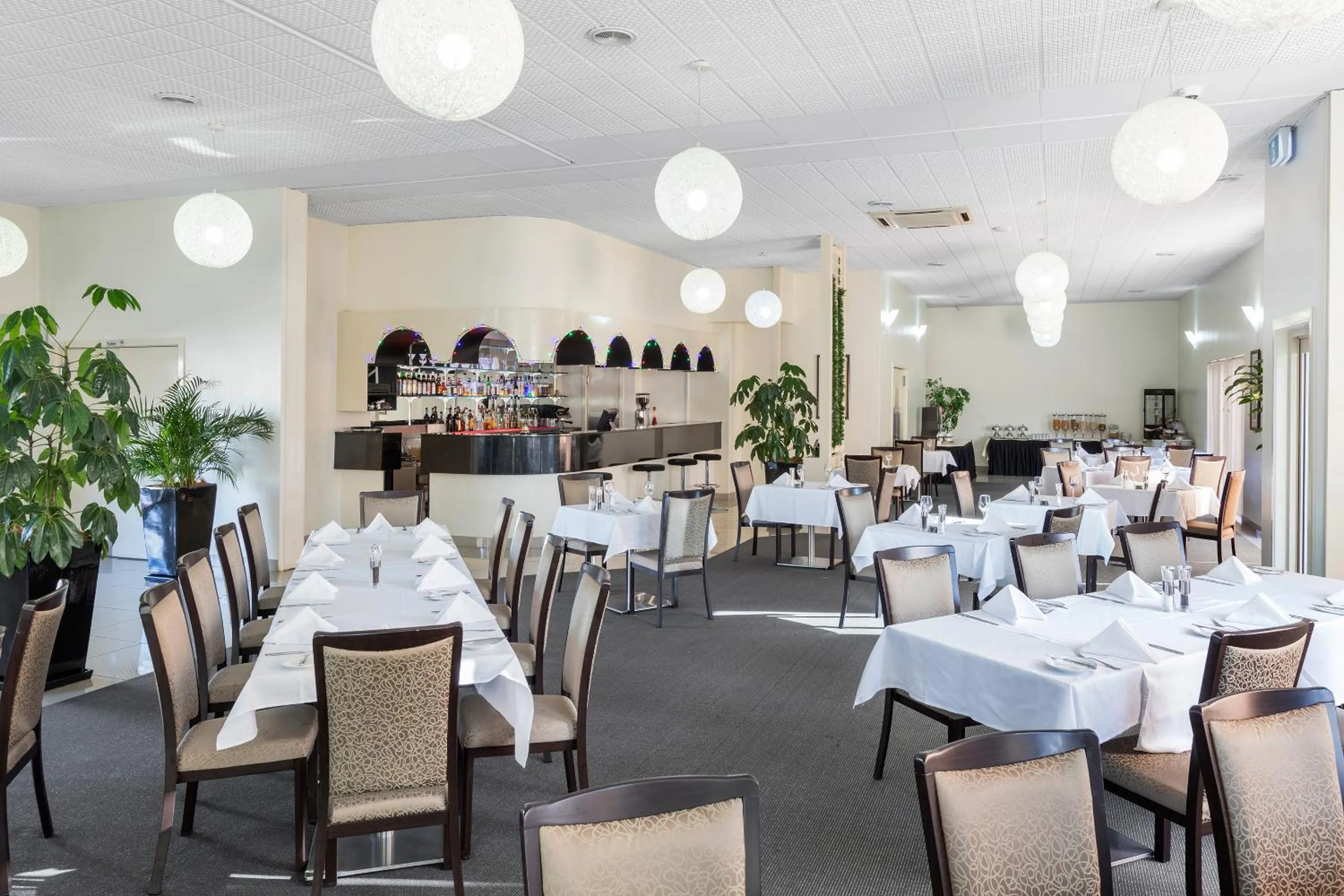 Restaurant/places to eat in BreakFree Queanbeyan