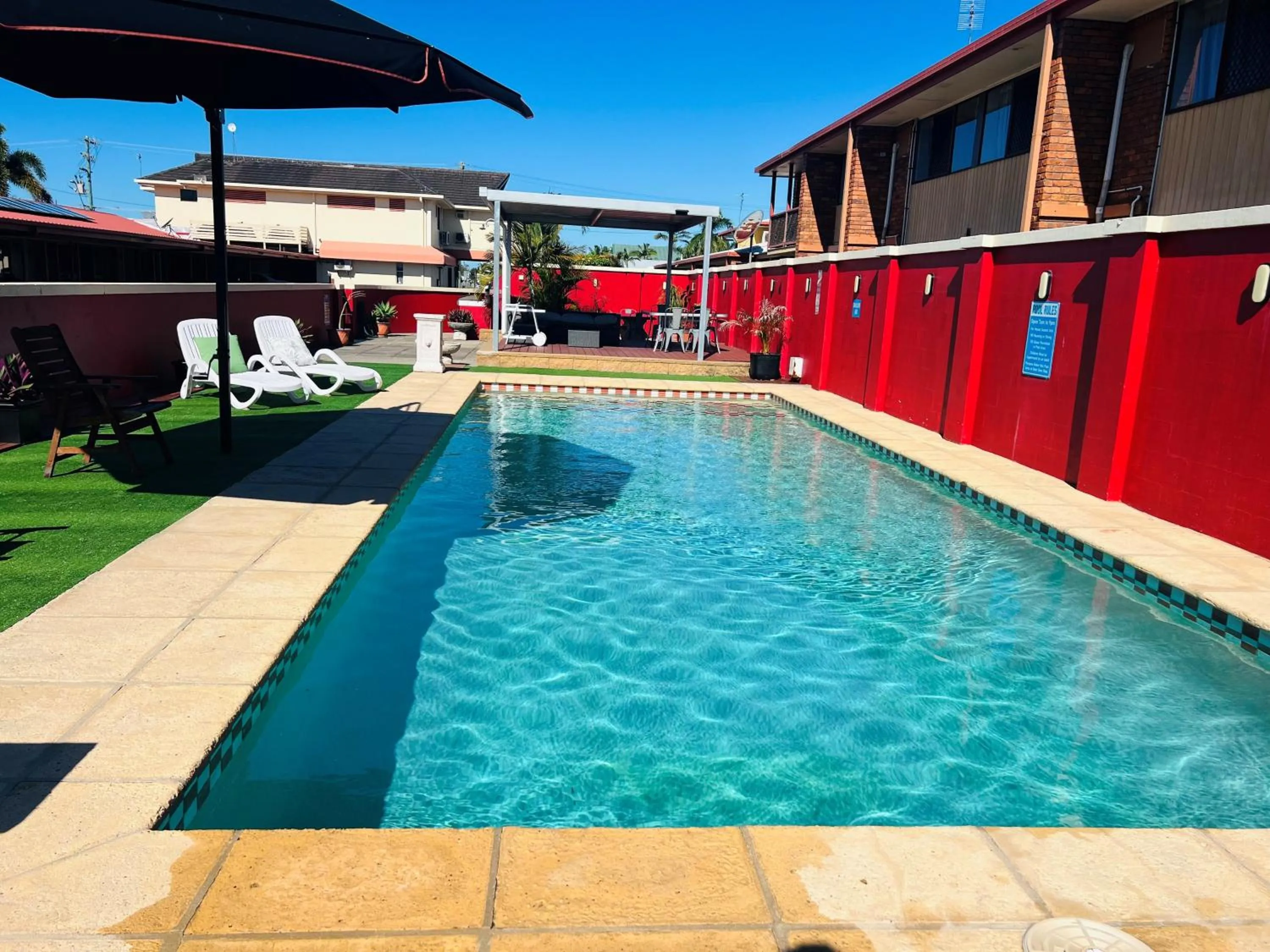 Swimming pool in Mackay Rose Motel