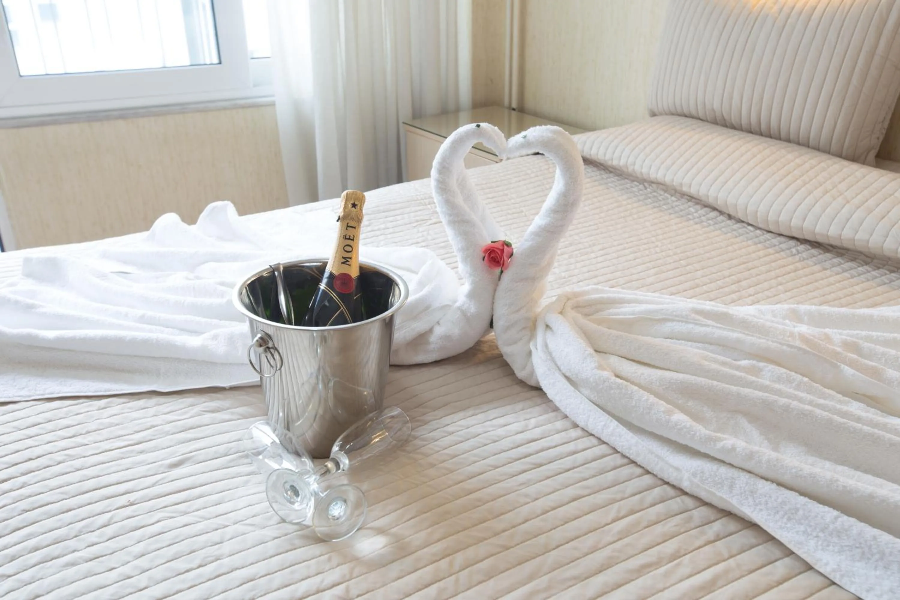 Bedroom, Bed in John's Hotel