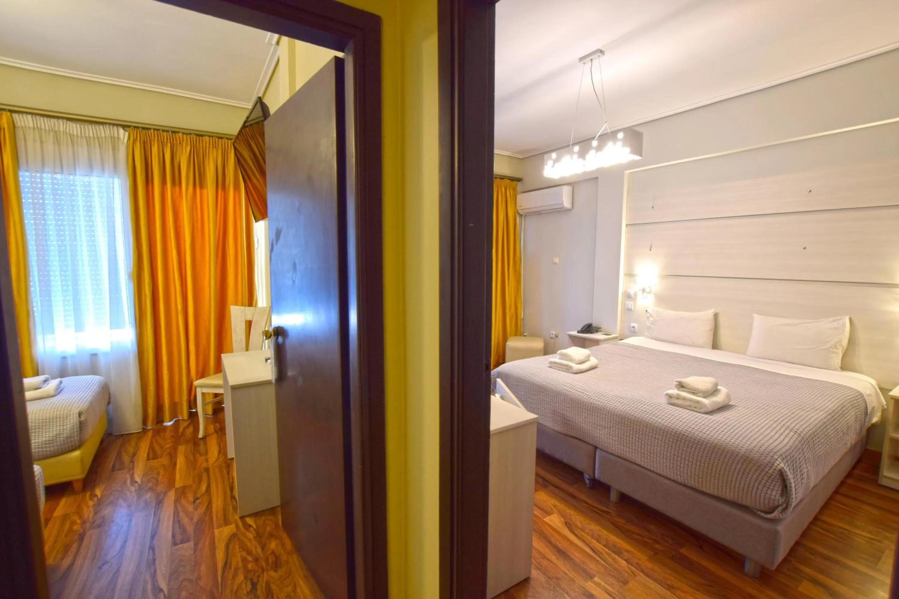 Photo of the whole room, Bed in John's Hotel