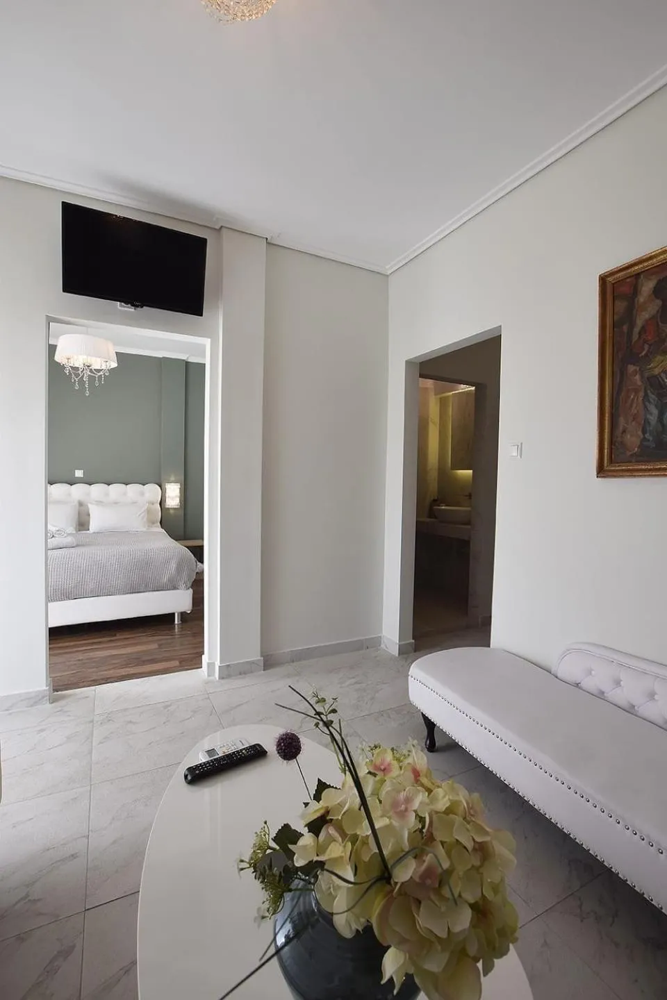 Photo of the whole room, Bed in John's Hotel