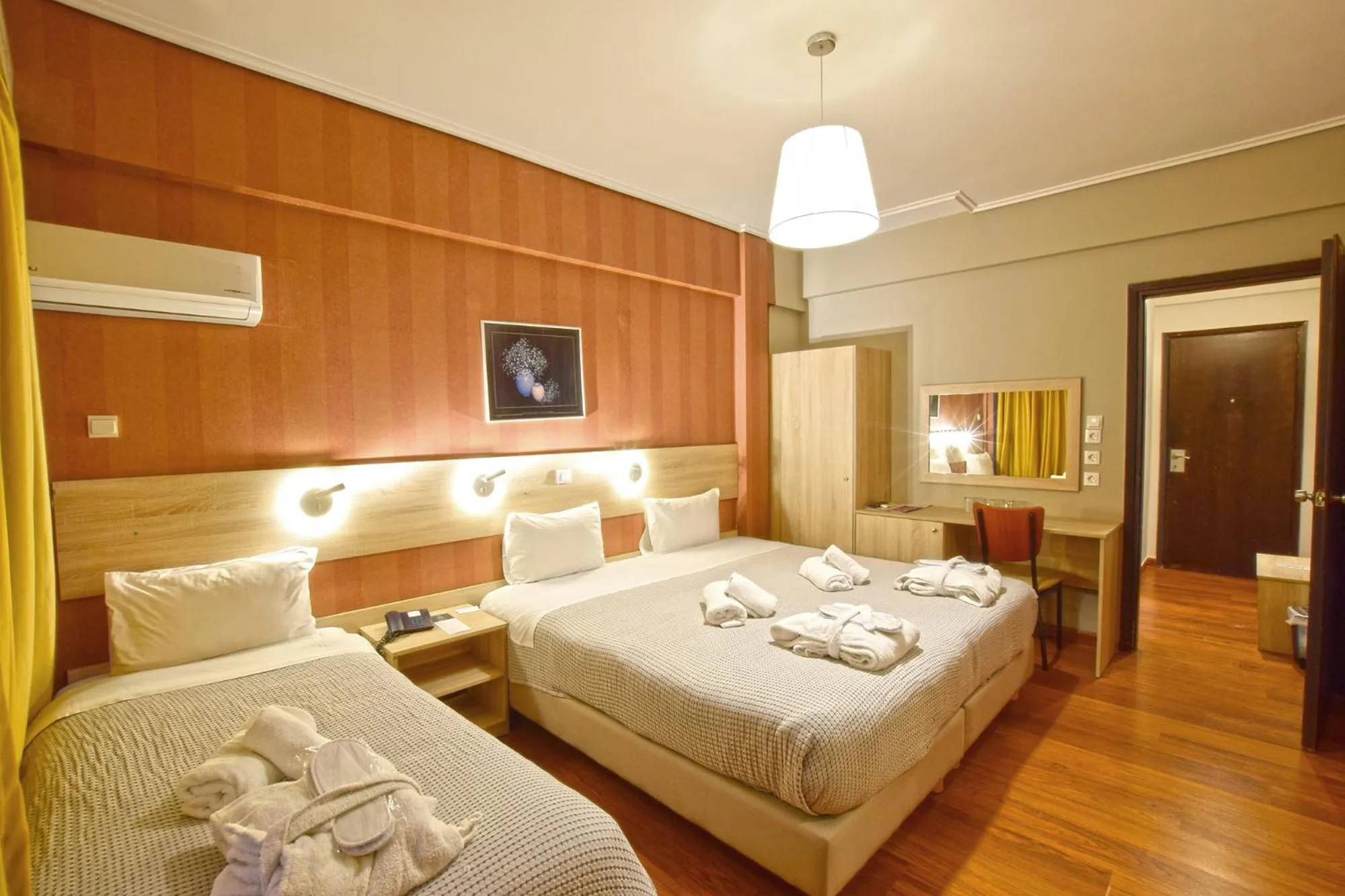 Photo of the whole room, Bed in John's Hotel