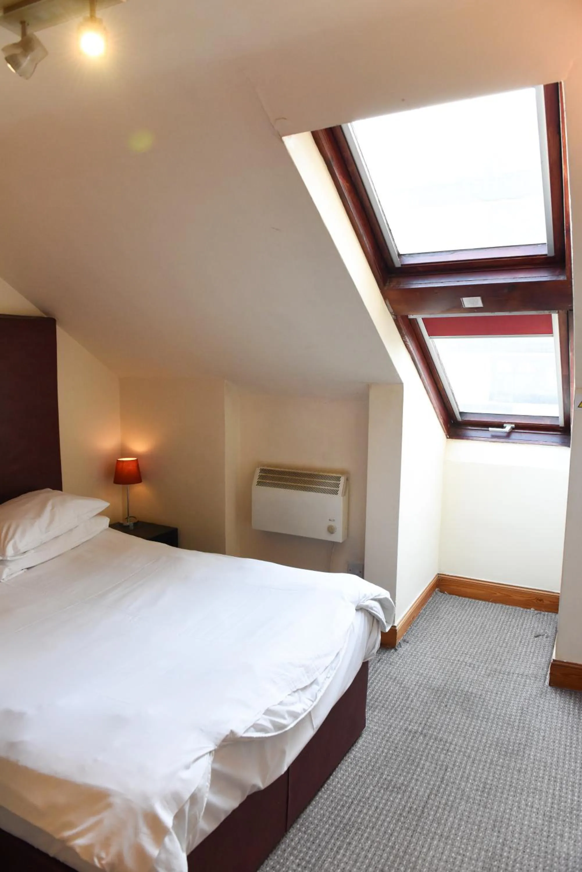 Bedroom, Bed in Sandyford Hotel