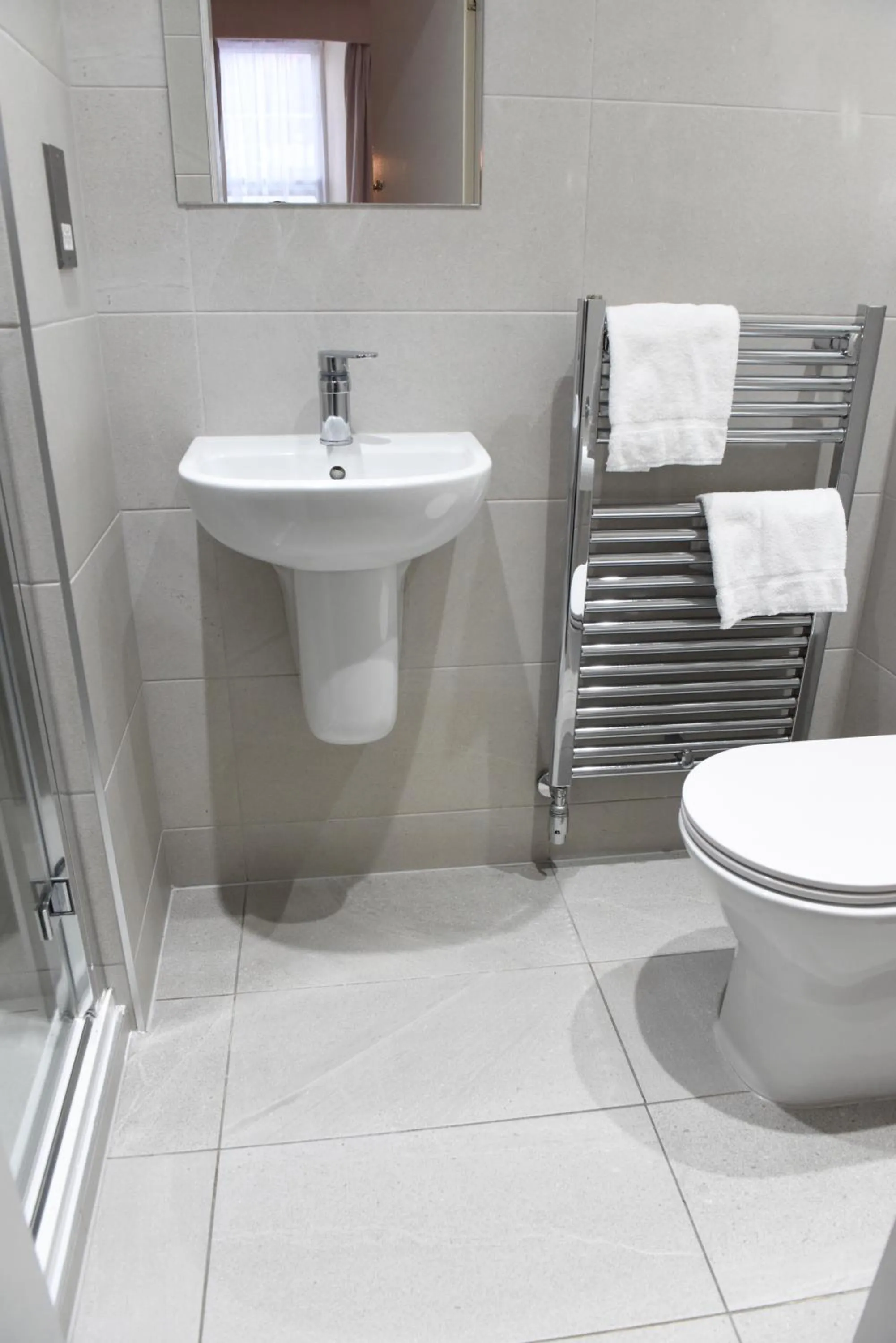 Bathroom in Sandyford Hotel