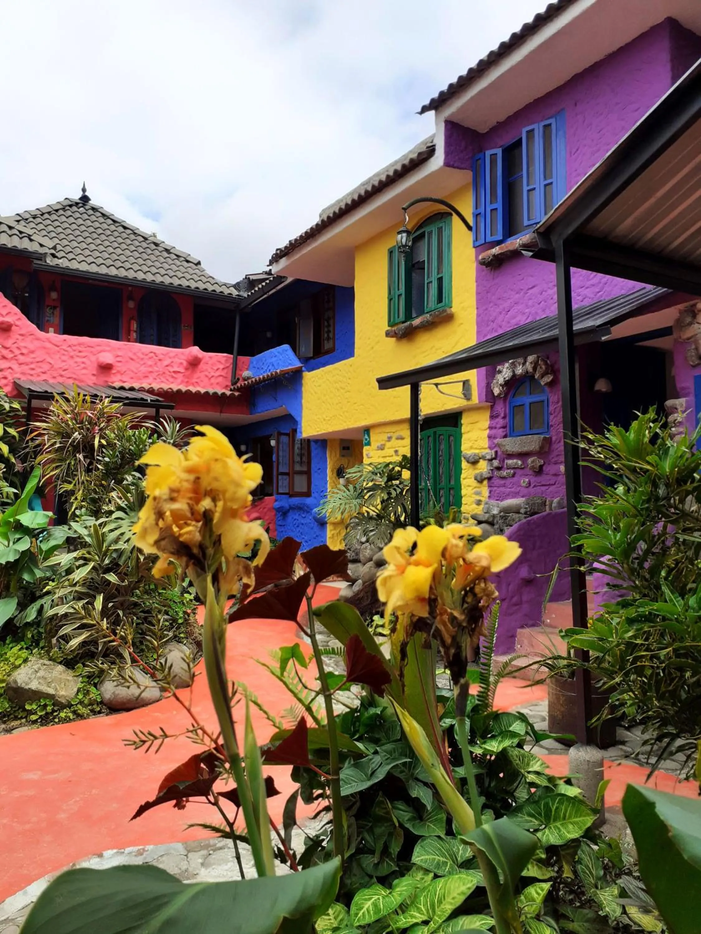 Property building in CasKaffeSu Hotel and Restaurant Mindo