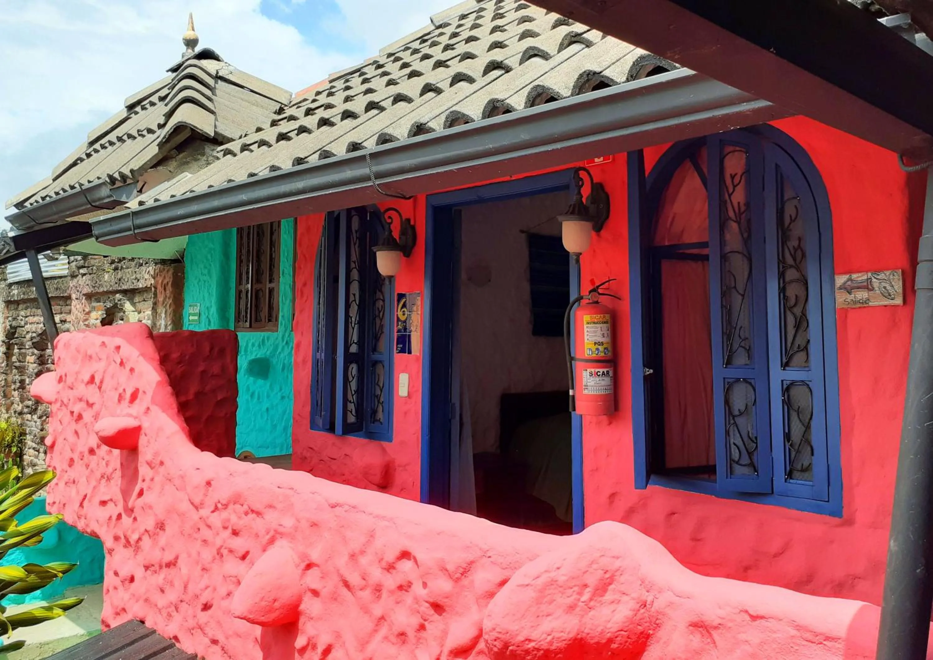 Facade/entrance in CasKaffeSu Hotel and Restaurant Mindo