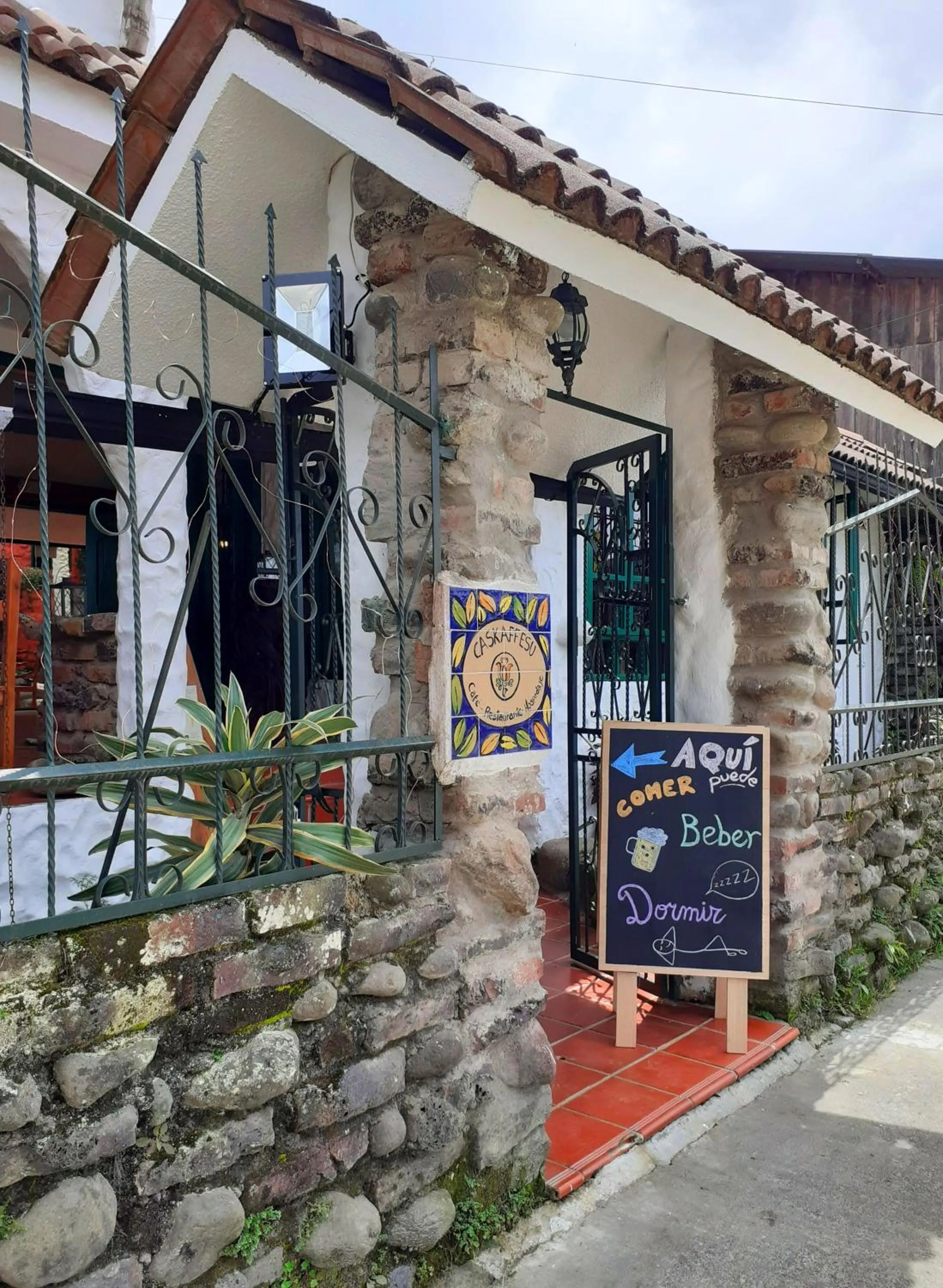 Facade/entrance in CasKaffeSu Hotel and Restaurant Mindo