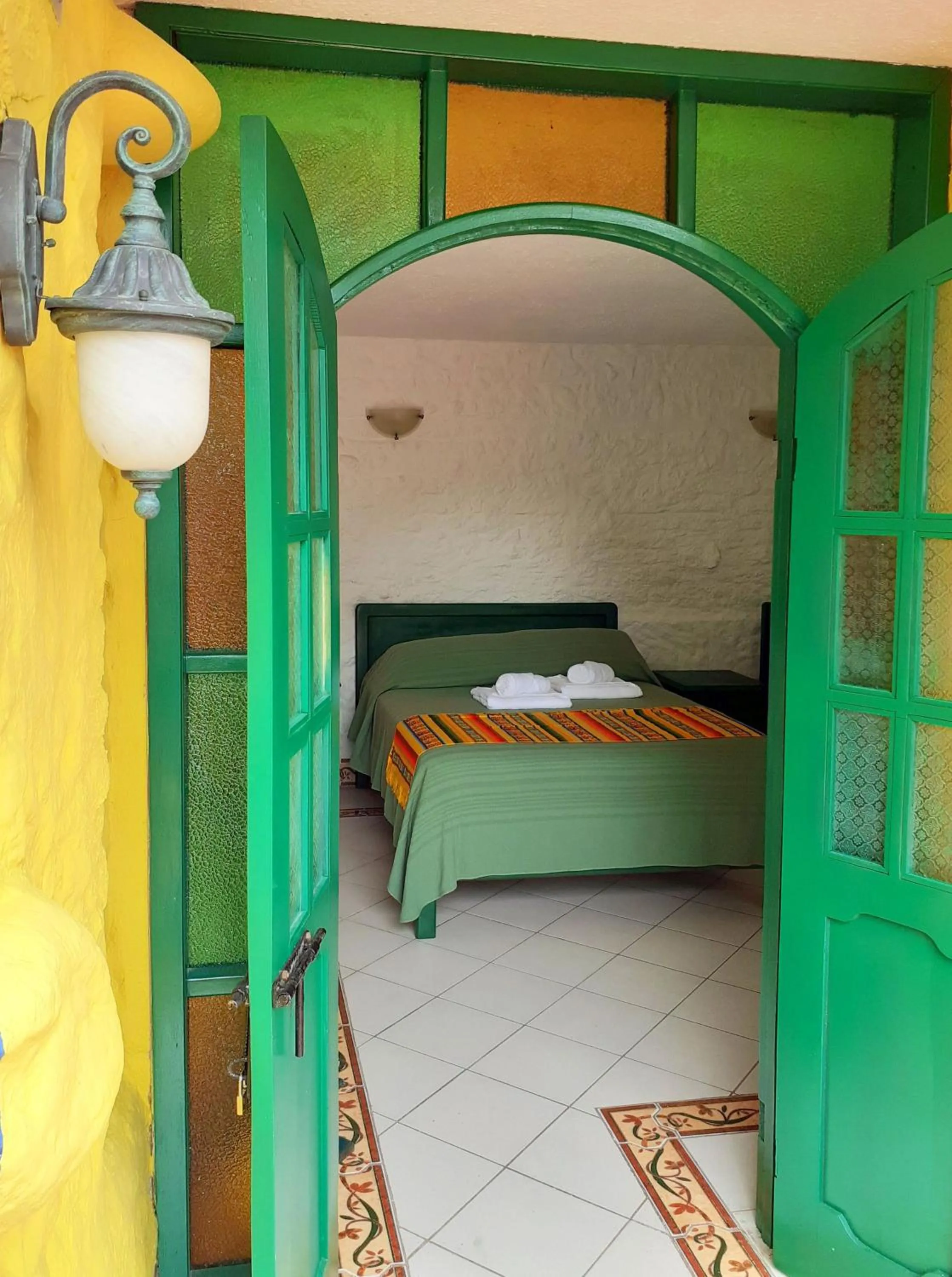 Bed in CasKaffeSu Hotel and Restaurant Mindo