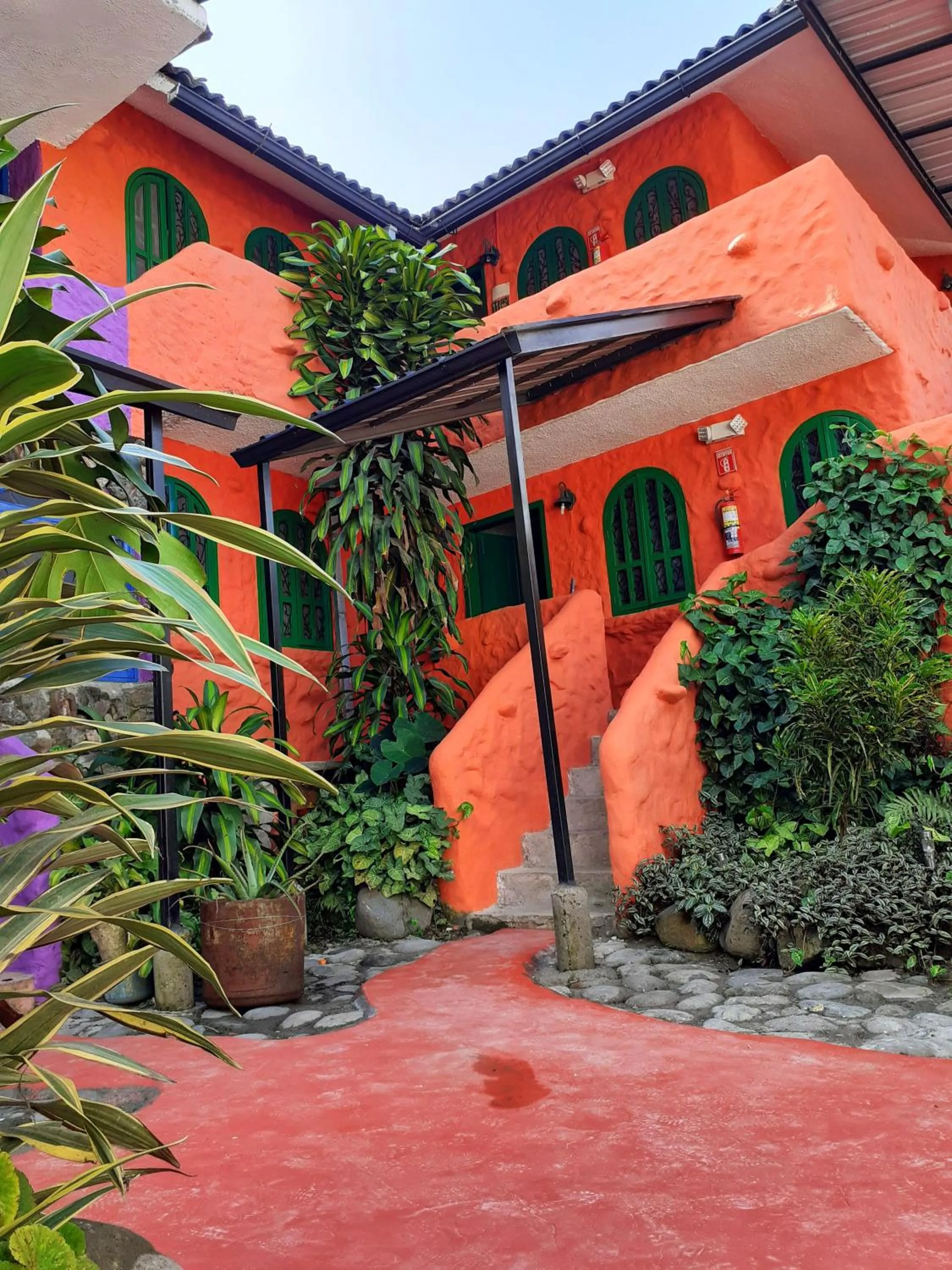 Property building in CasKaffeSu Hotel and Restaurant Mindo