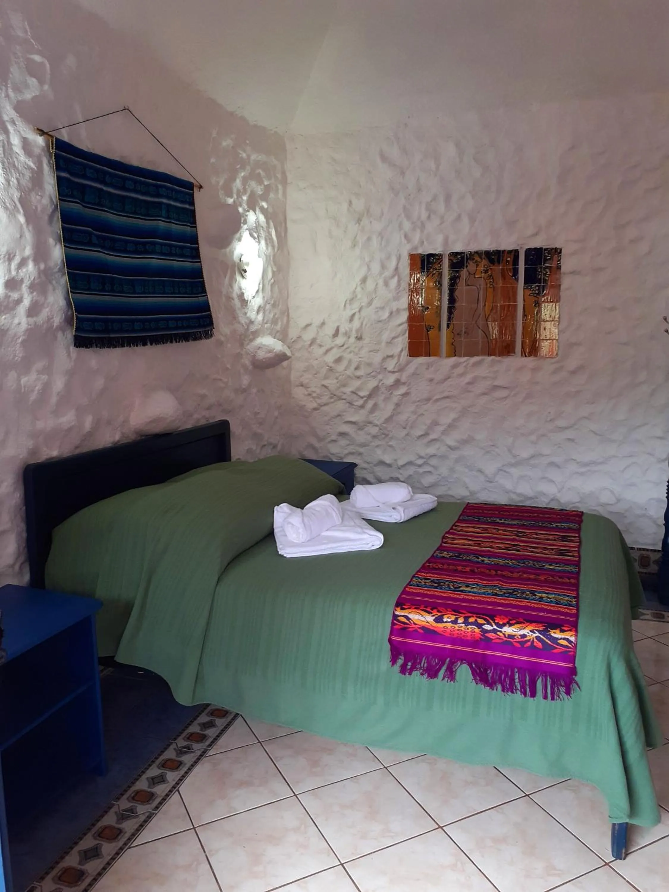 Bed in CasKaffeSu Hotel and Restaurant Mindo