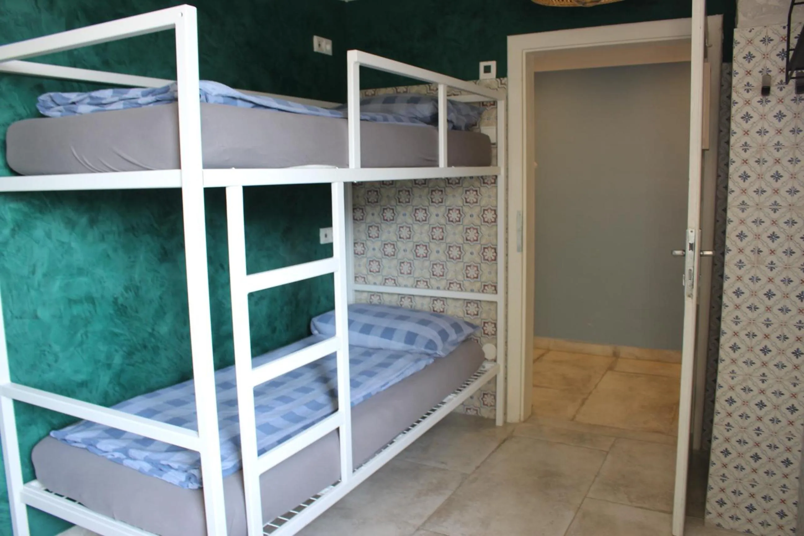 bunk bed, Bed in Stadtalm Naturfreundehaus