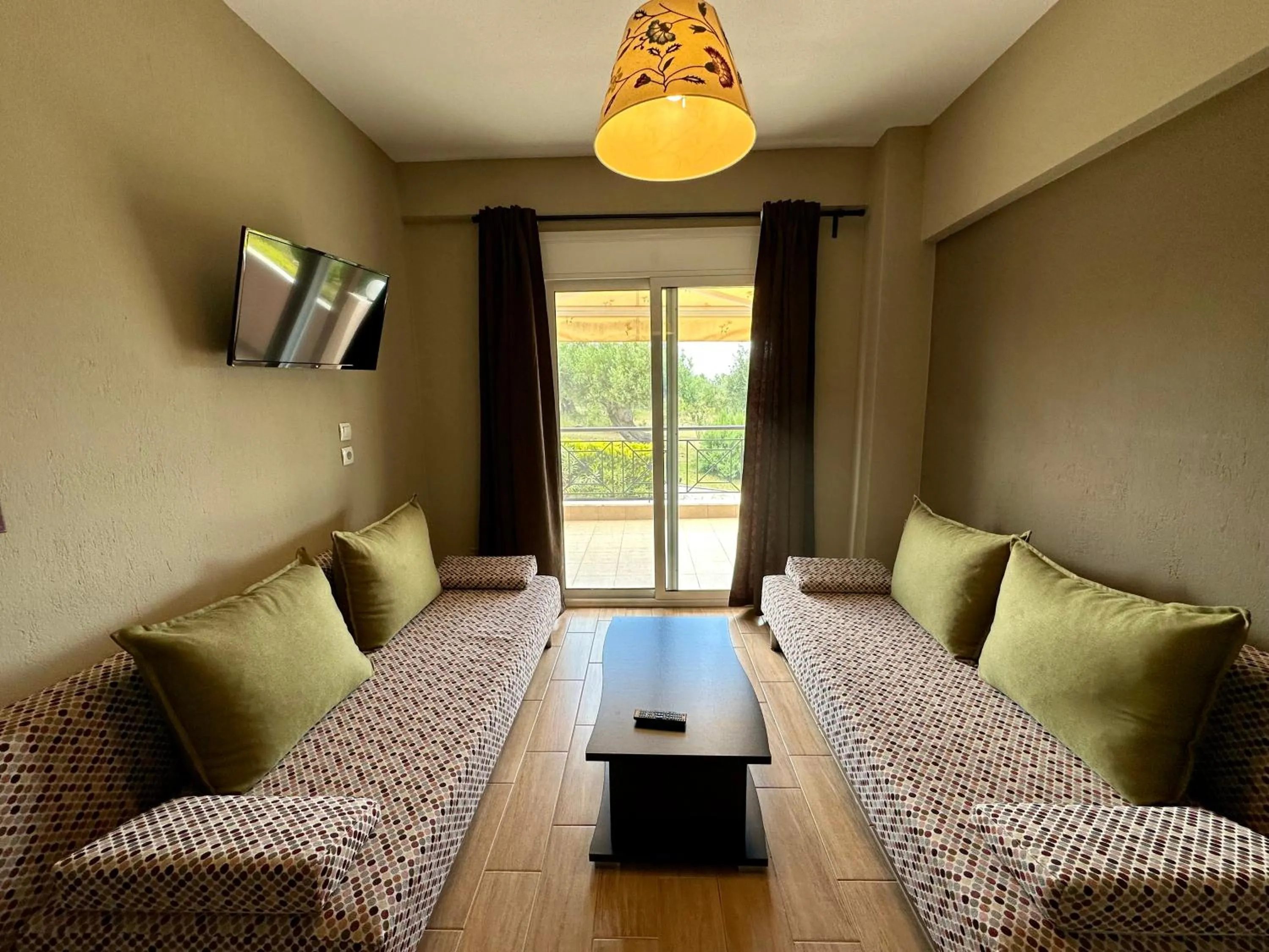 TV and multimedia in Agrili Apartments & Rooms