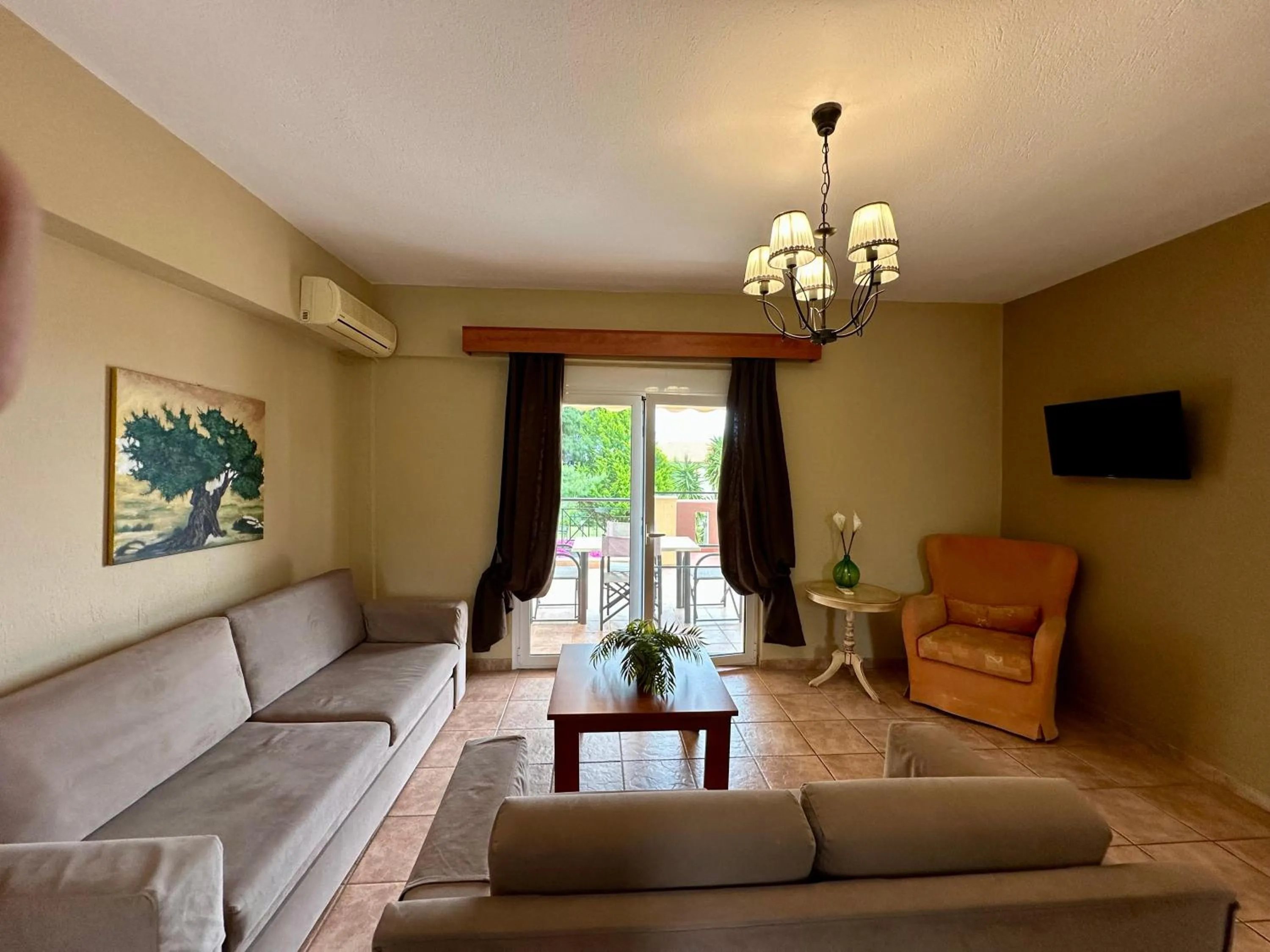 TV and multimedia in Agrili Apartments & Rooms