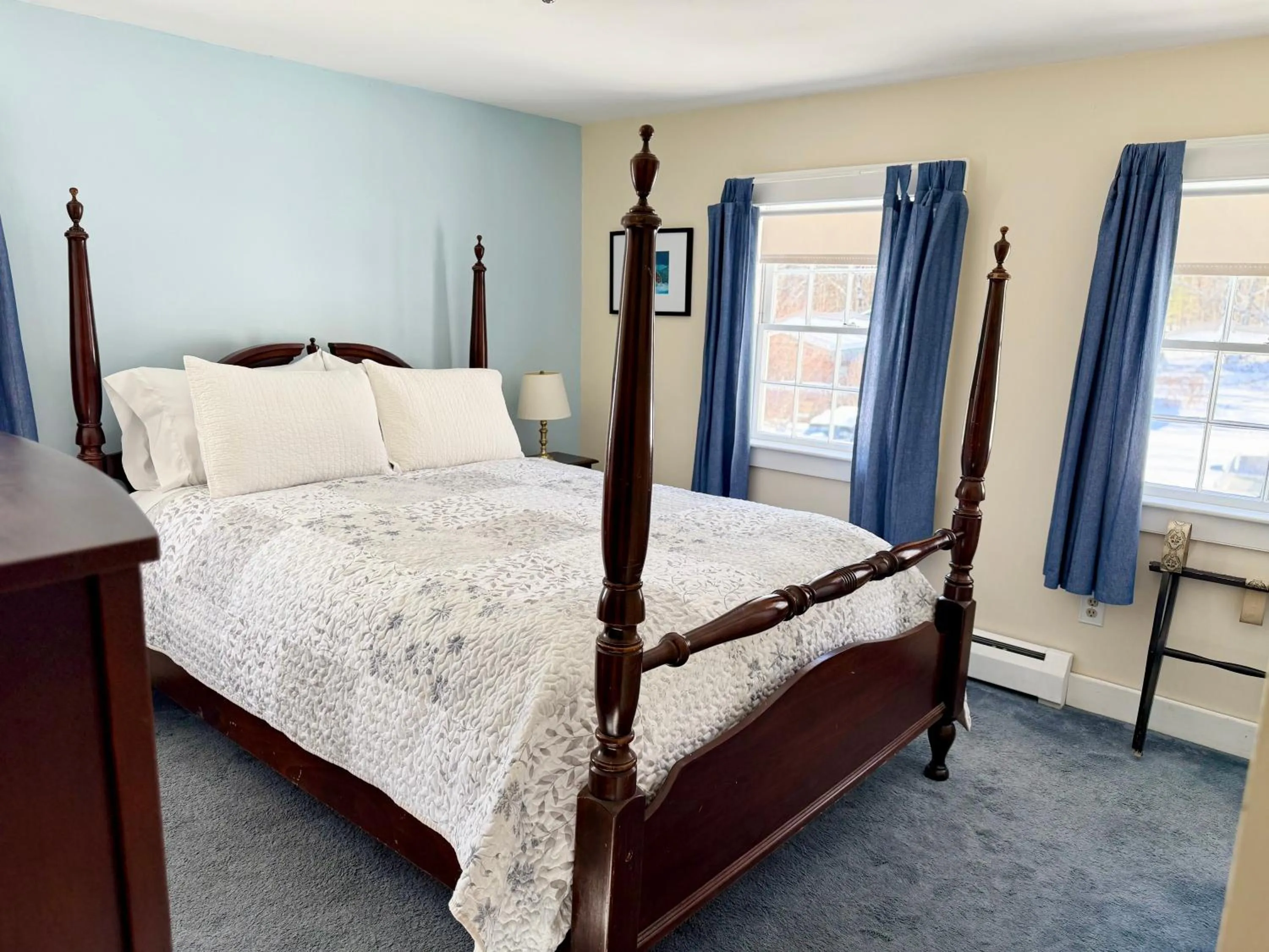 Bed in Colonel Spencer Inn