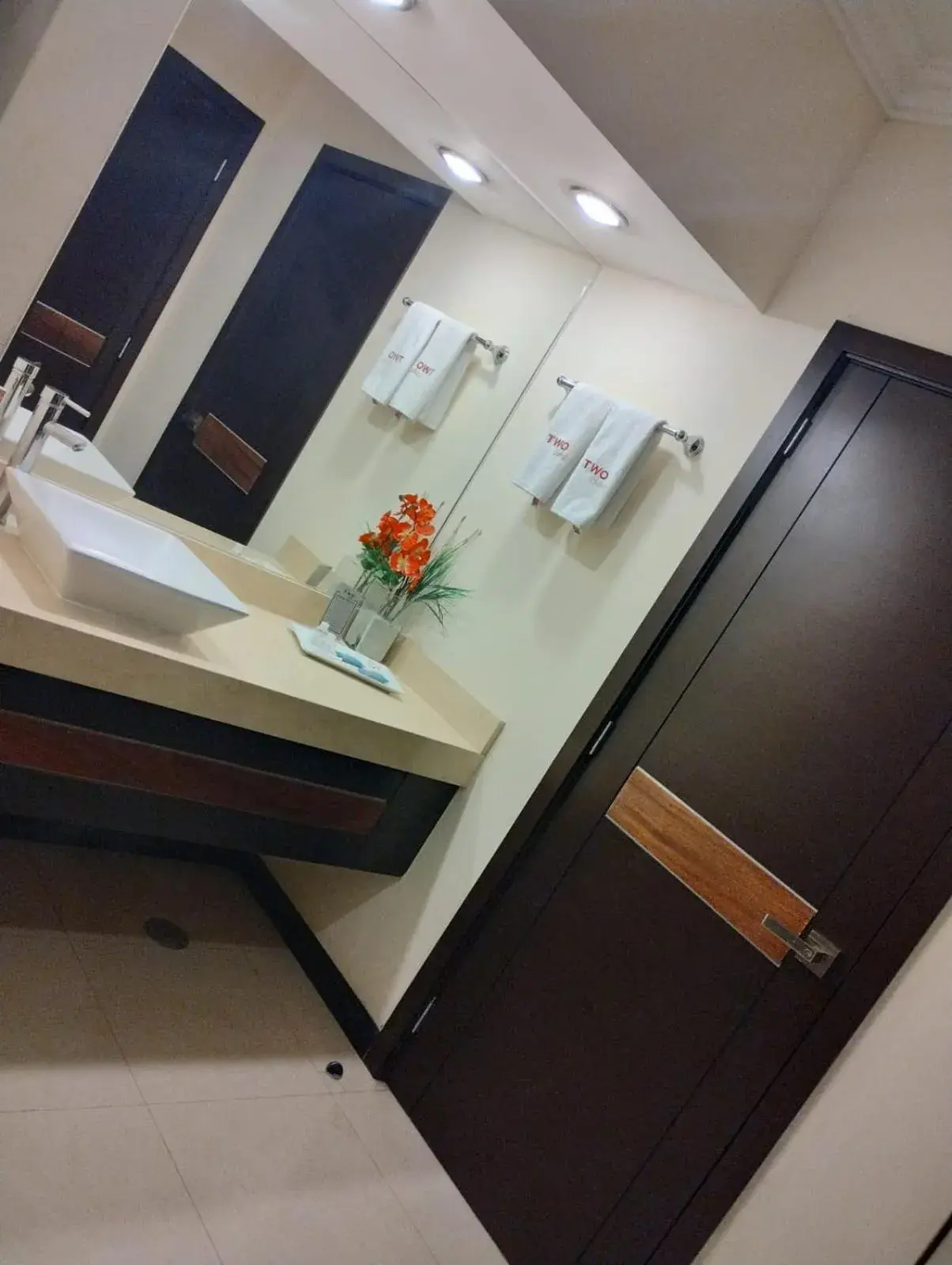 Deluxe King Room in Hotel Two Select Deluxe King Room in Hotel Two Select