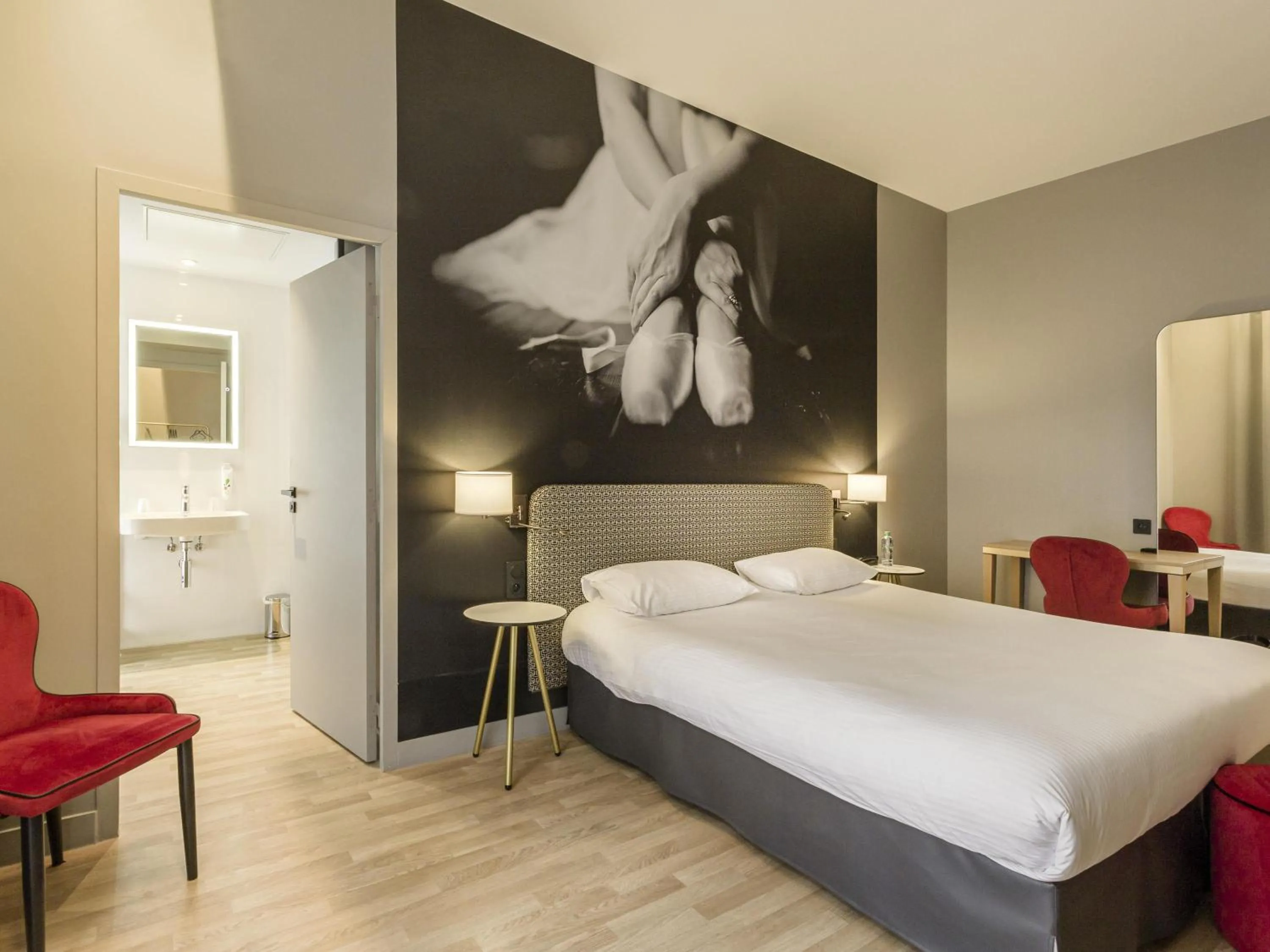 Bedroom, Bed in Ibis Styles Toulouse Capitole