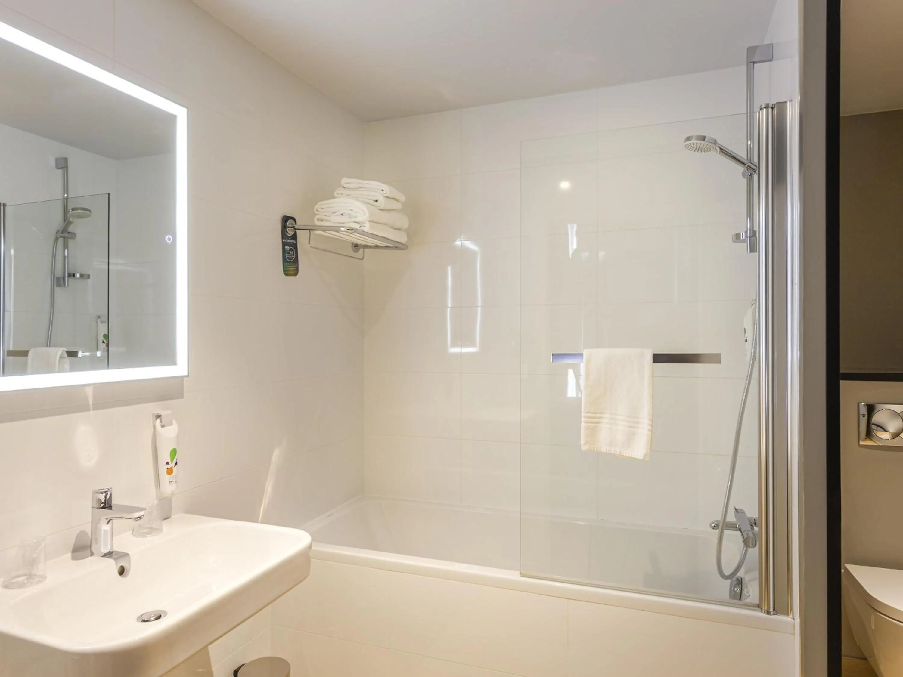 Bedroom in Ibis Styles Toulouse Capitole