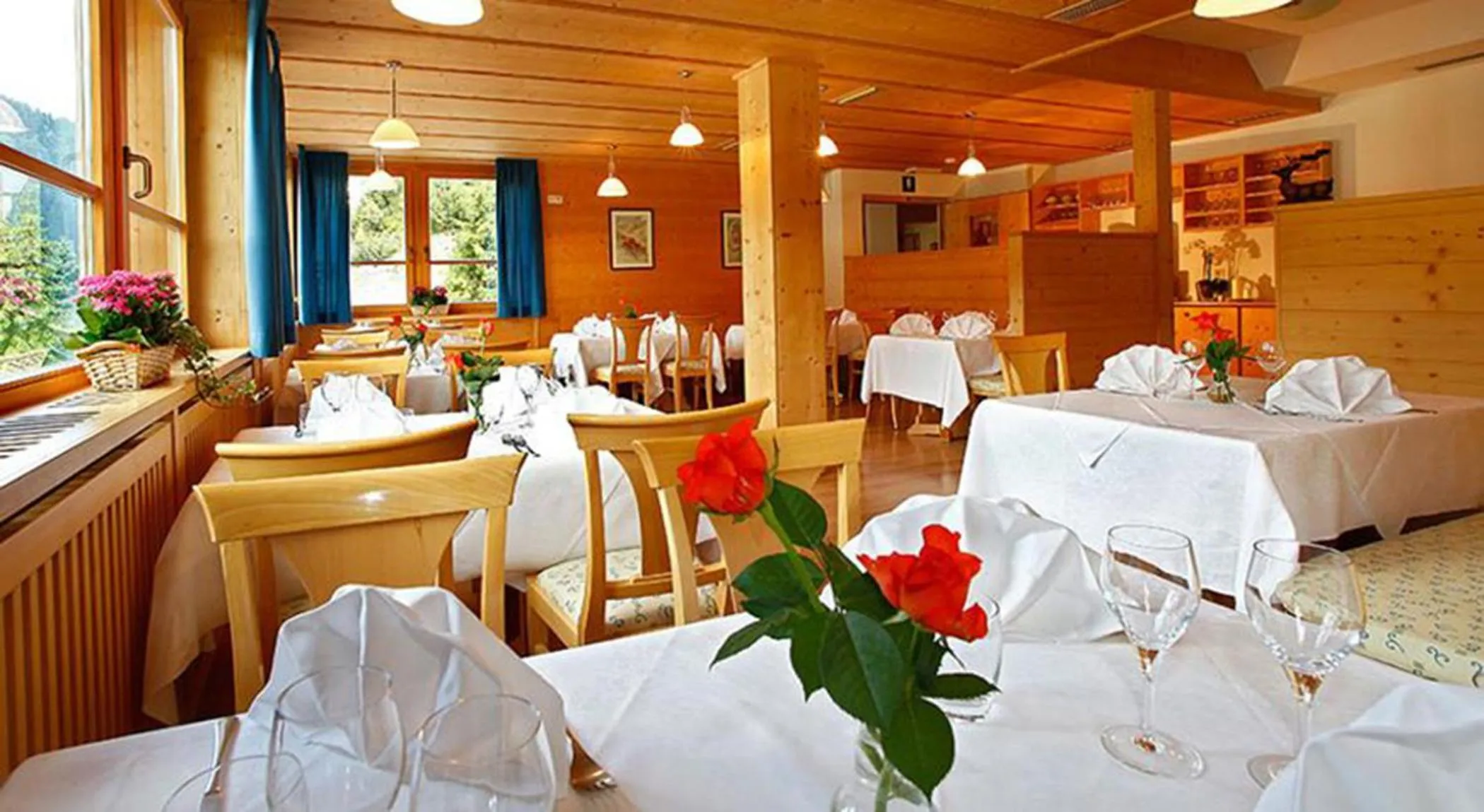 Restaurant/places to eat in Hotel Meisules