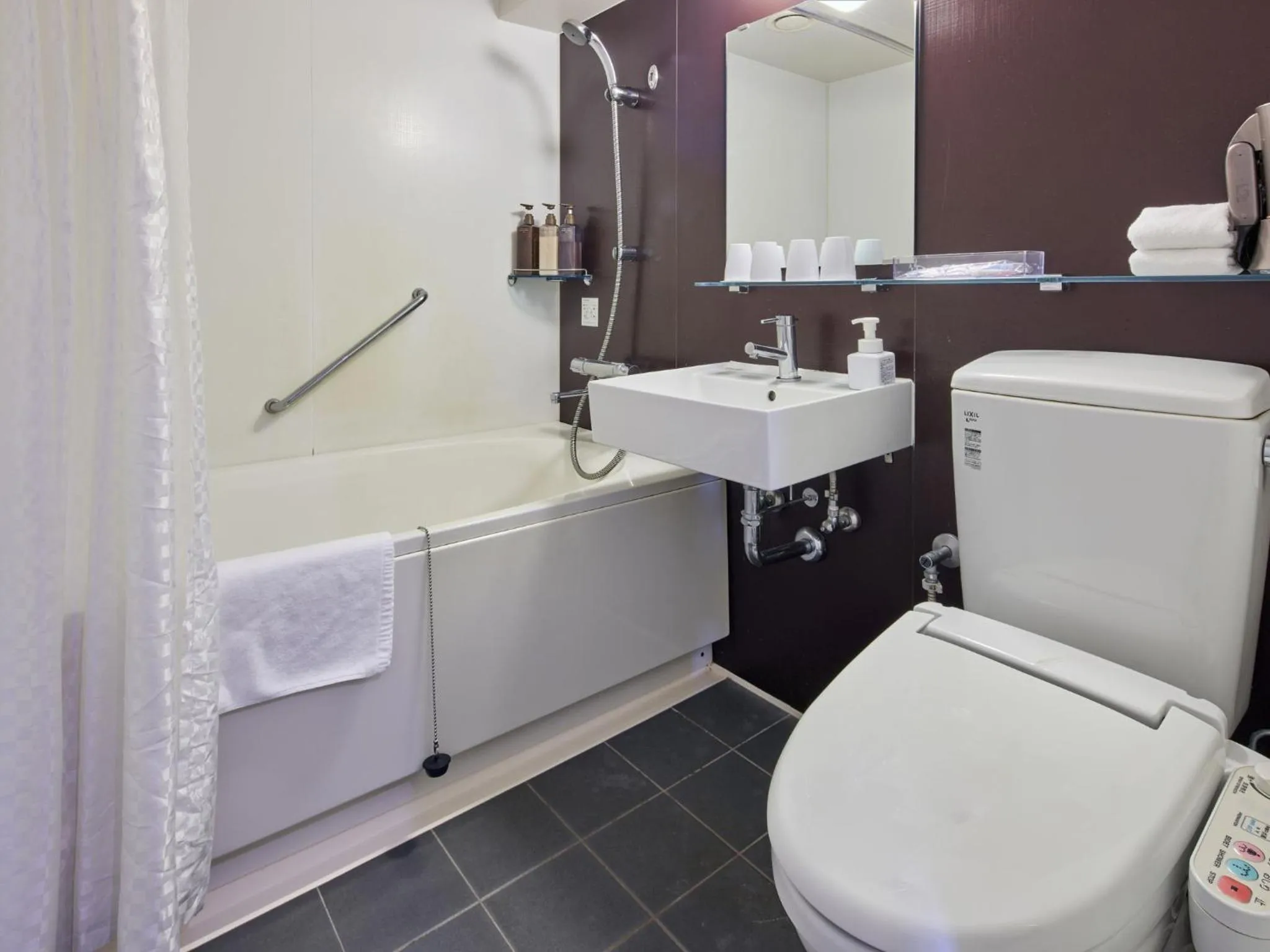 Toilet in Okinawa NaHaNa Hotel & Spa