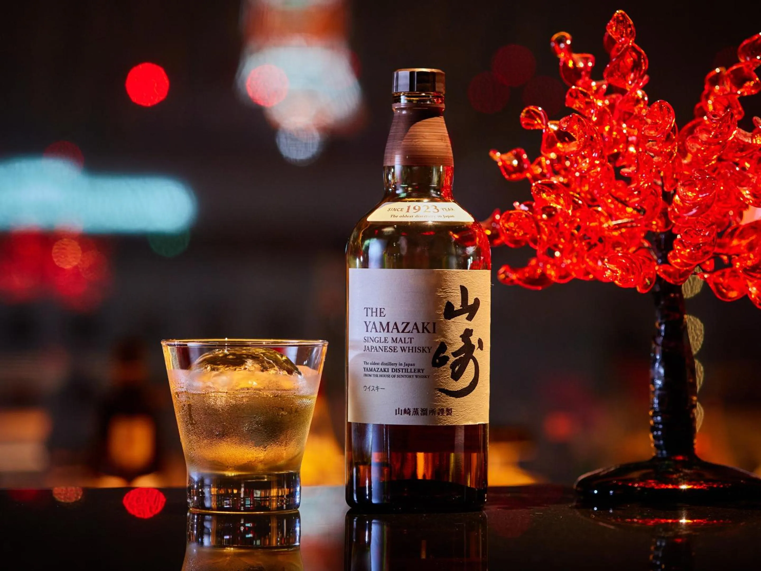 Lounge or bar in Okinawa NaHaNa Hotel & Spa