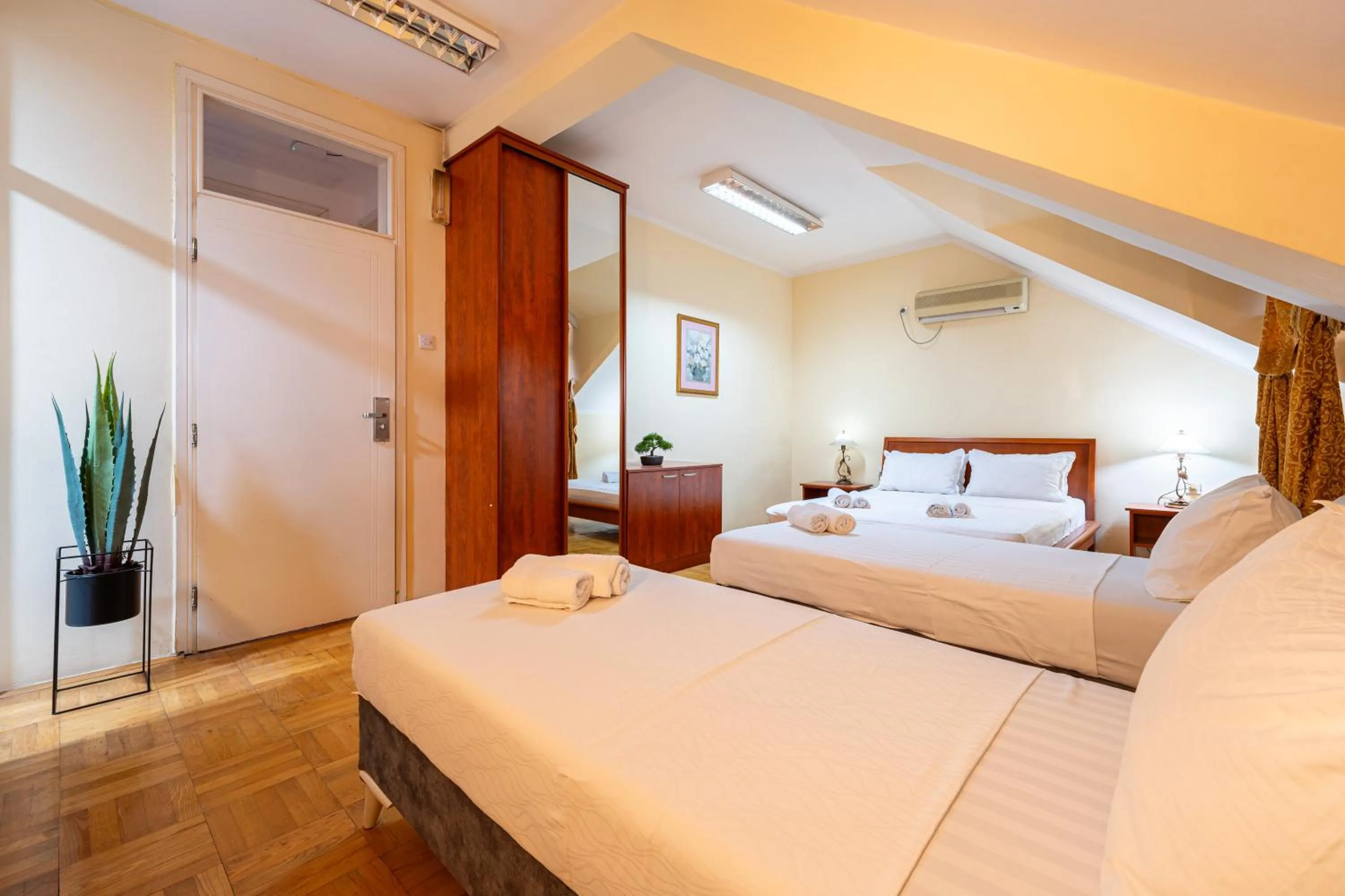 Bed in Hotel Bojatours