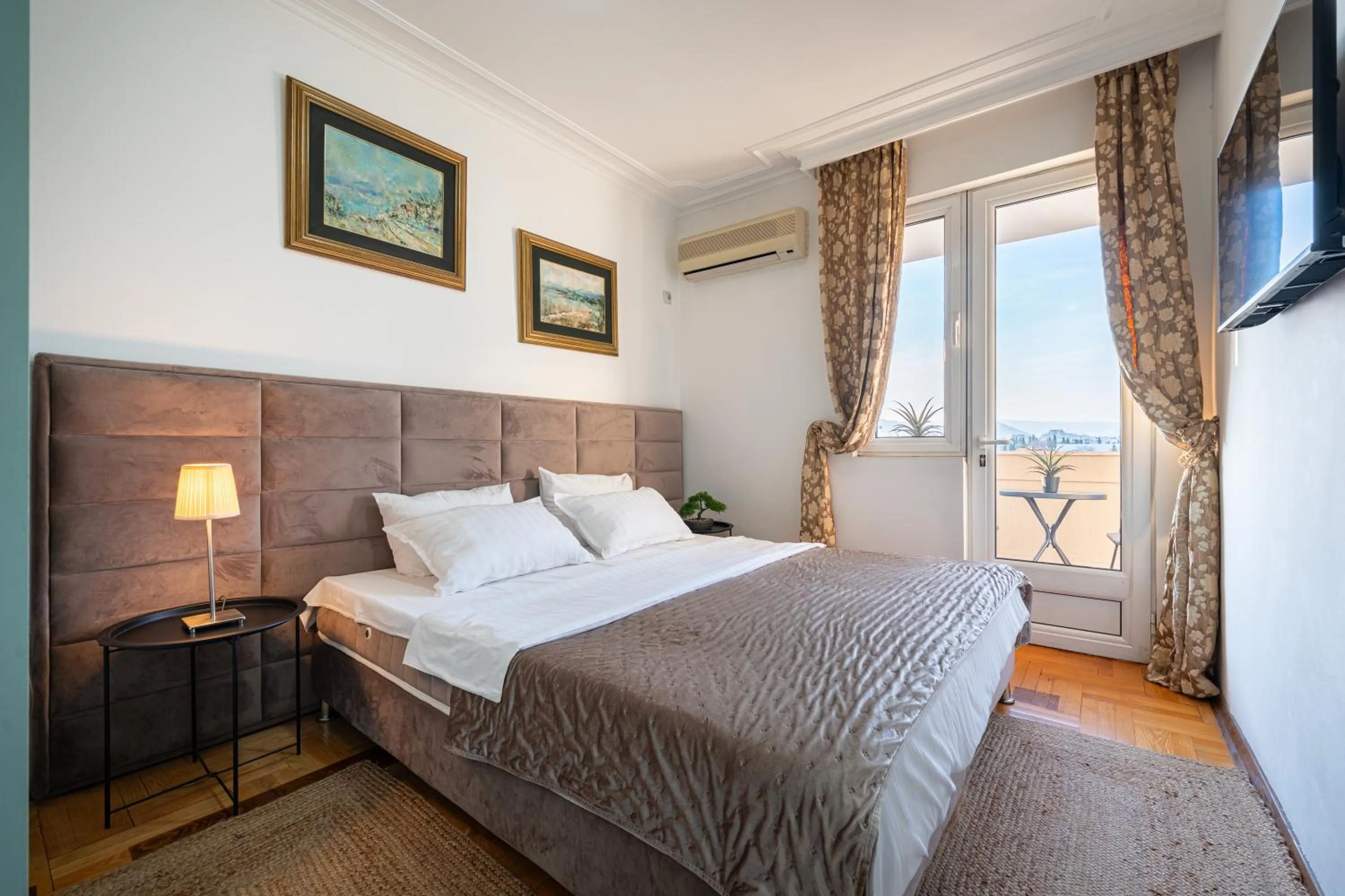 Bedroom, Bed in Hotel Bojatours