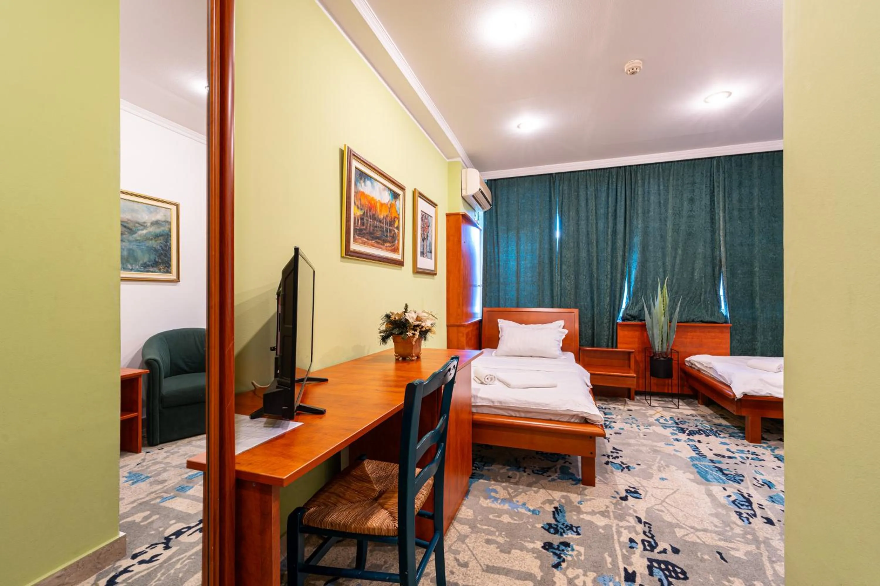 Bed in Hotel Bojatours