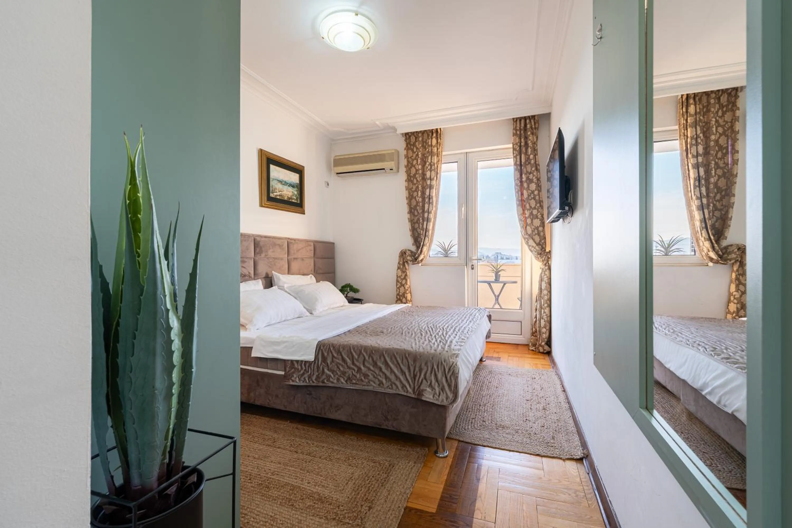 Bed in Hotel Bojatours