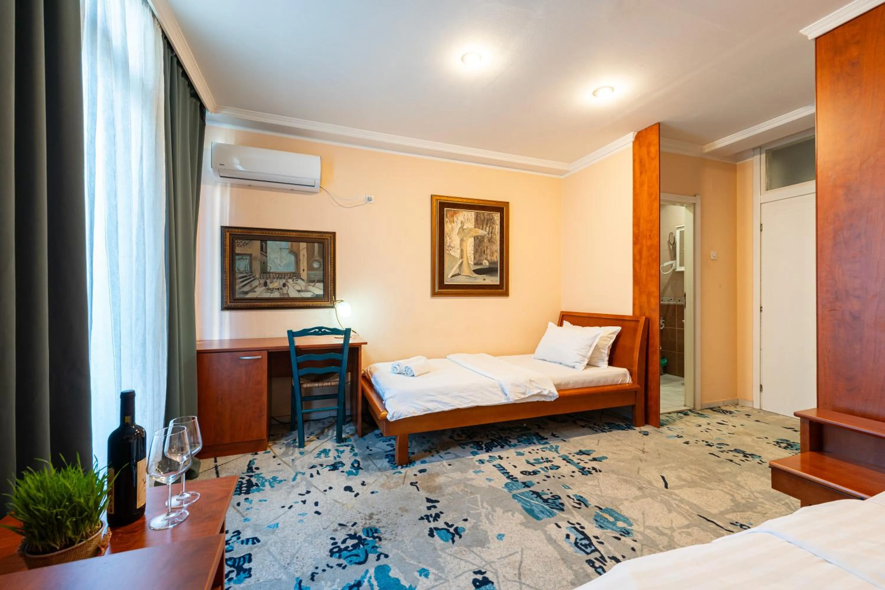 Bedroom, Bed in Hotel Bojatours