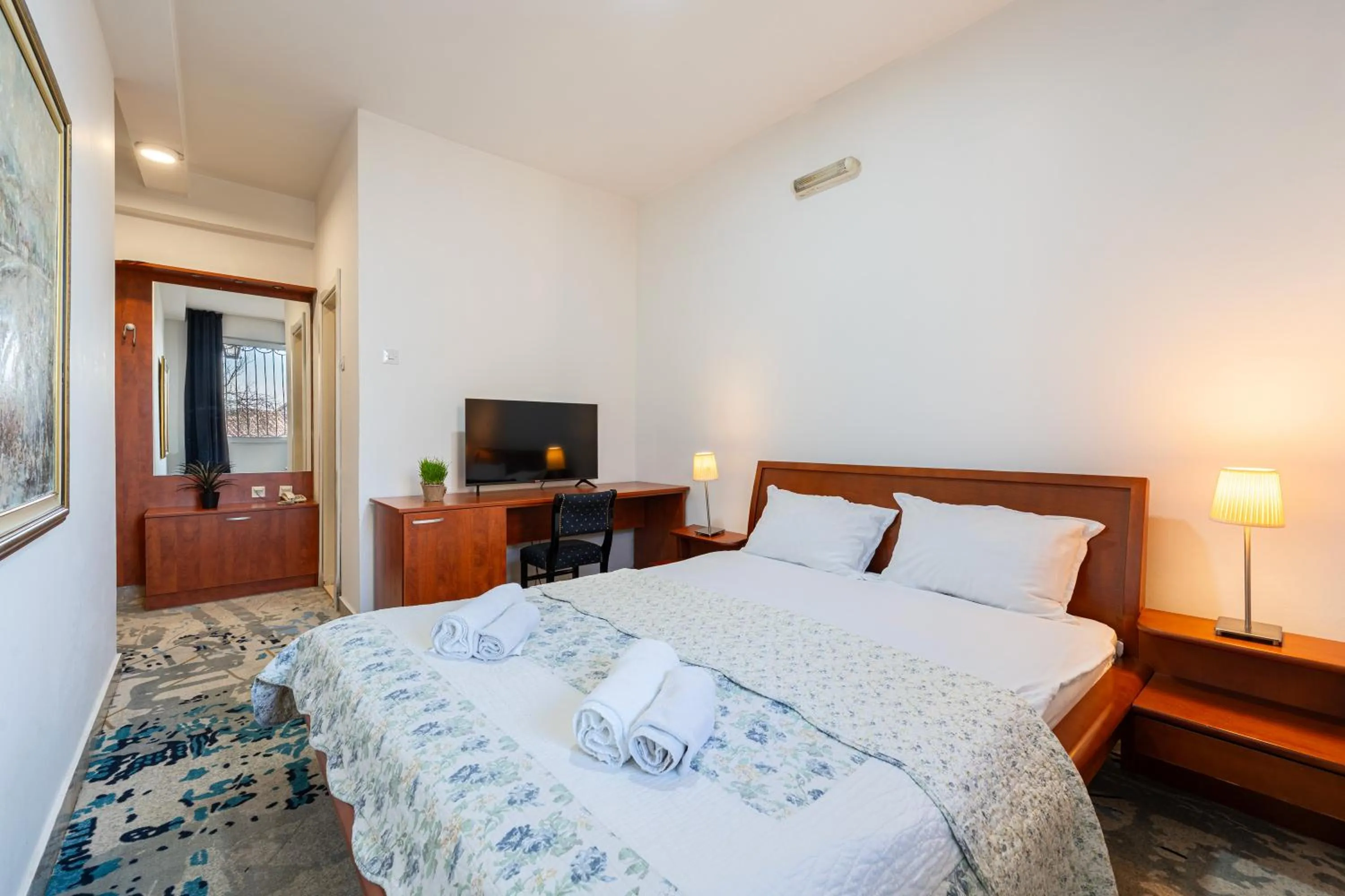 Bed in Hotel Bojatours