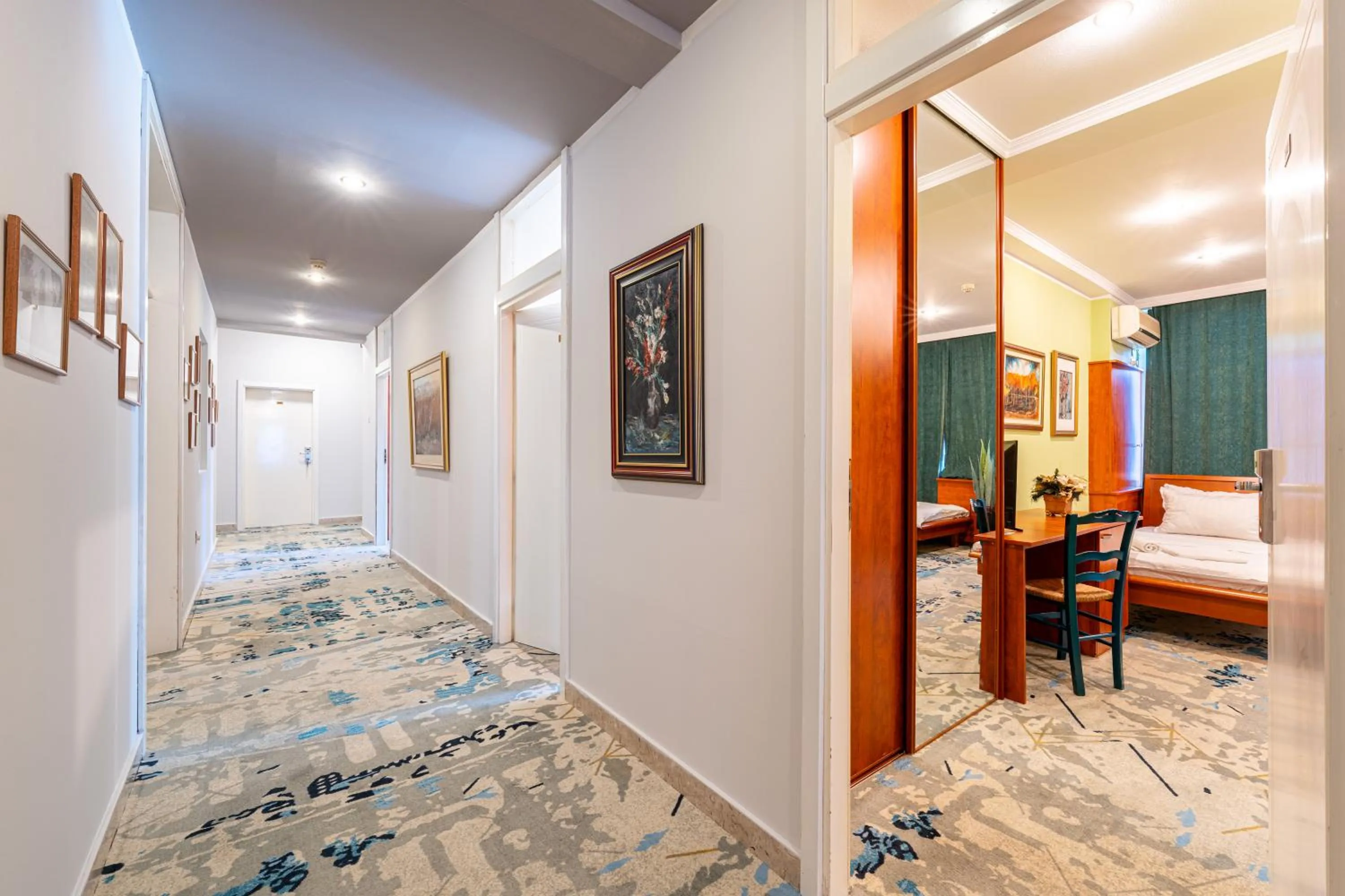 Property building, Bed in Hotel Bojatours