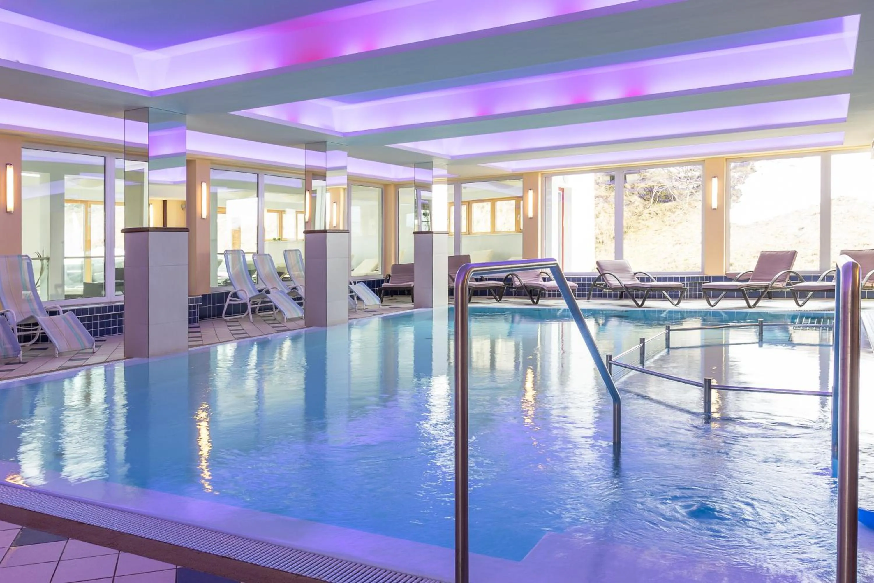 Swimming pool in Schlosshotel Seewirt