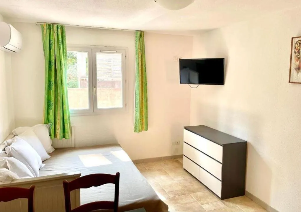 Bed in Apart'Hôtel Les 4 Sources