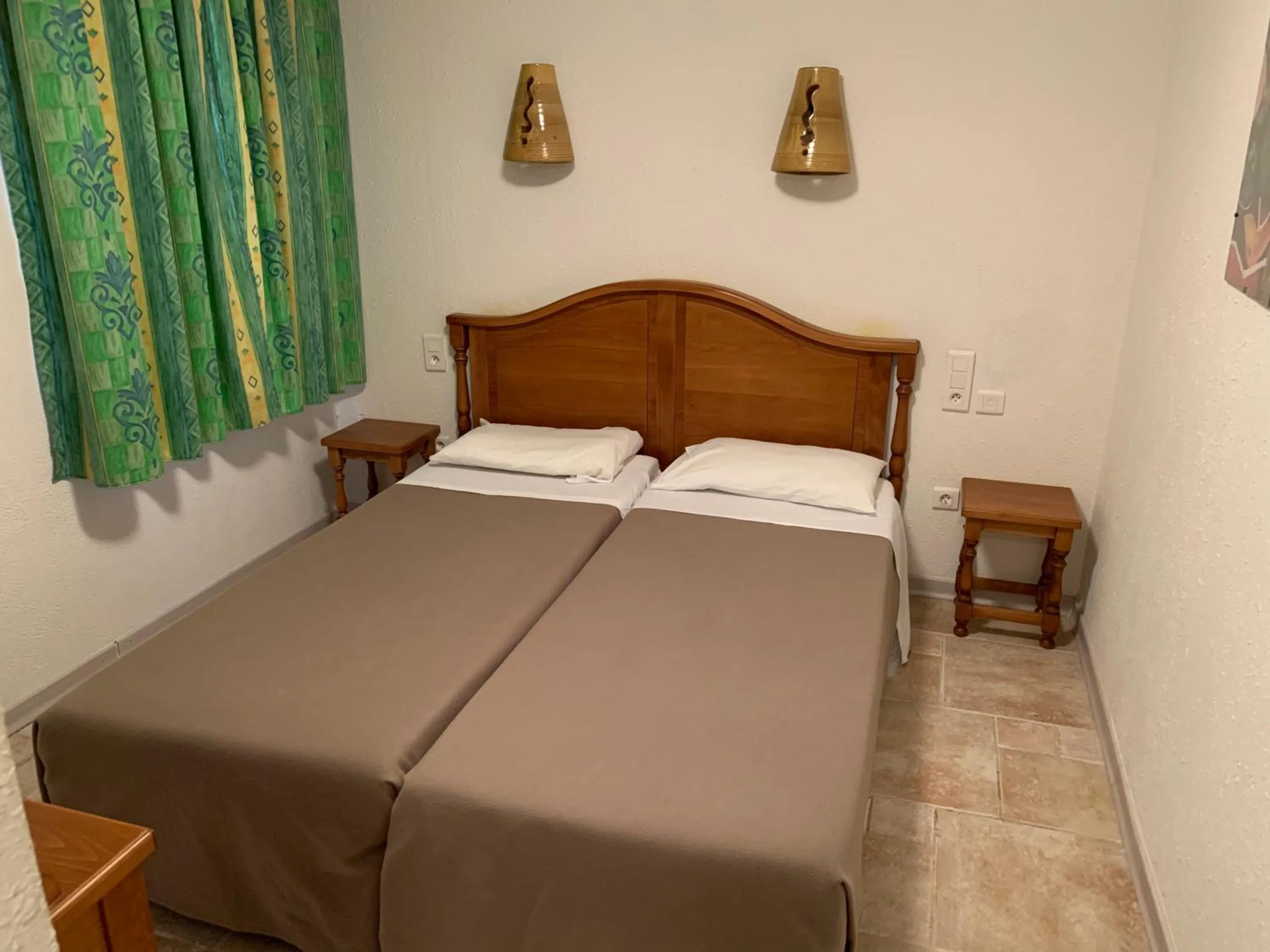 Bed in Apart'Hôtel Les 4 Sources