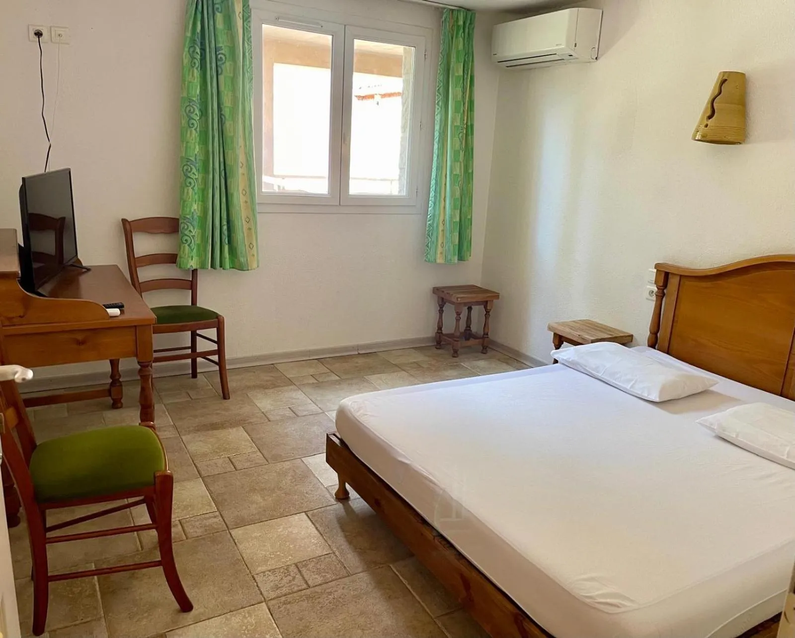 Bed in Apart'Hôtel Les 4 Sources