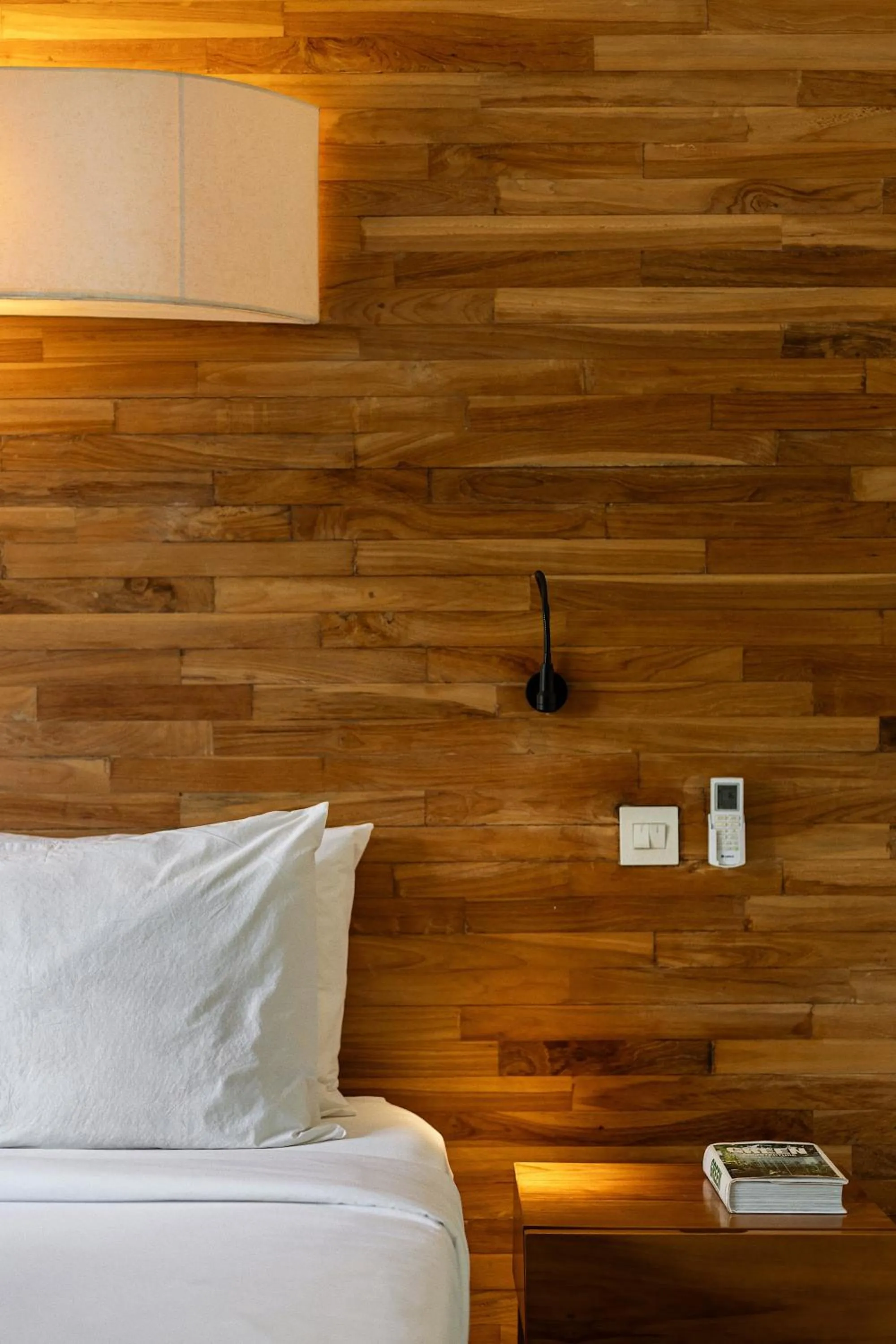 Bedroom, Bed in Surf Motel