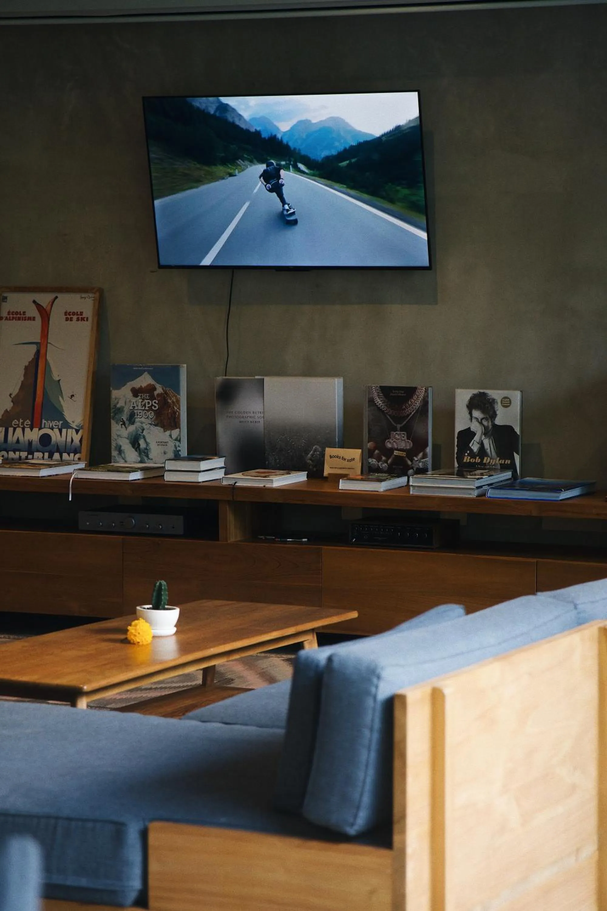 Communal lounge/ TV room in Surf Motel