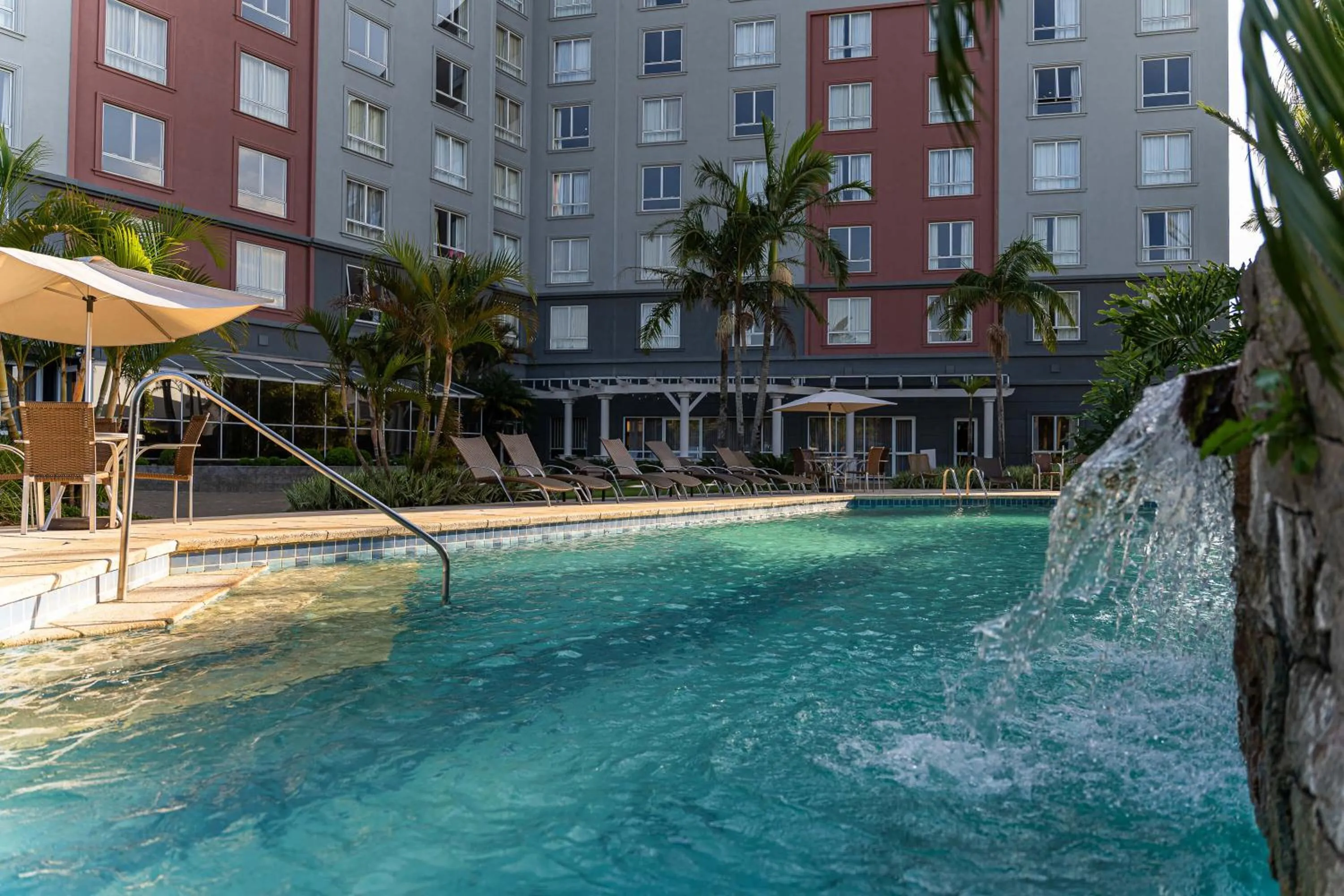 Swimming pool in Hotel Deville Prime Porto Alegre