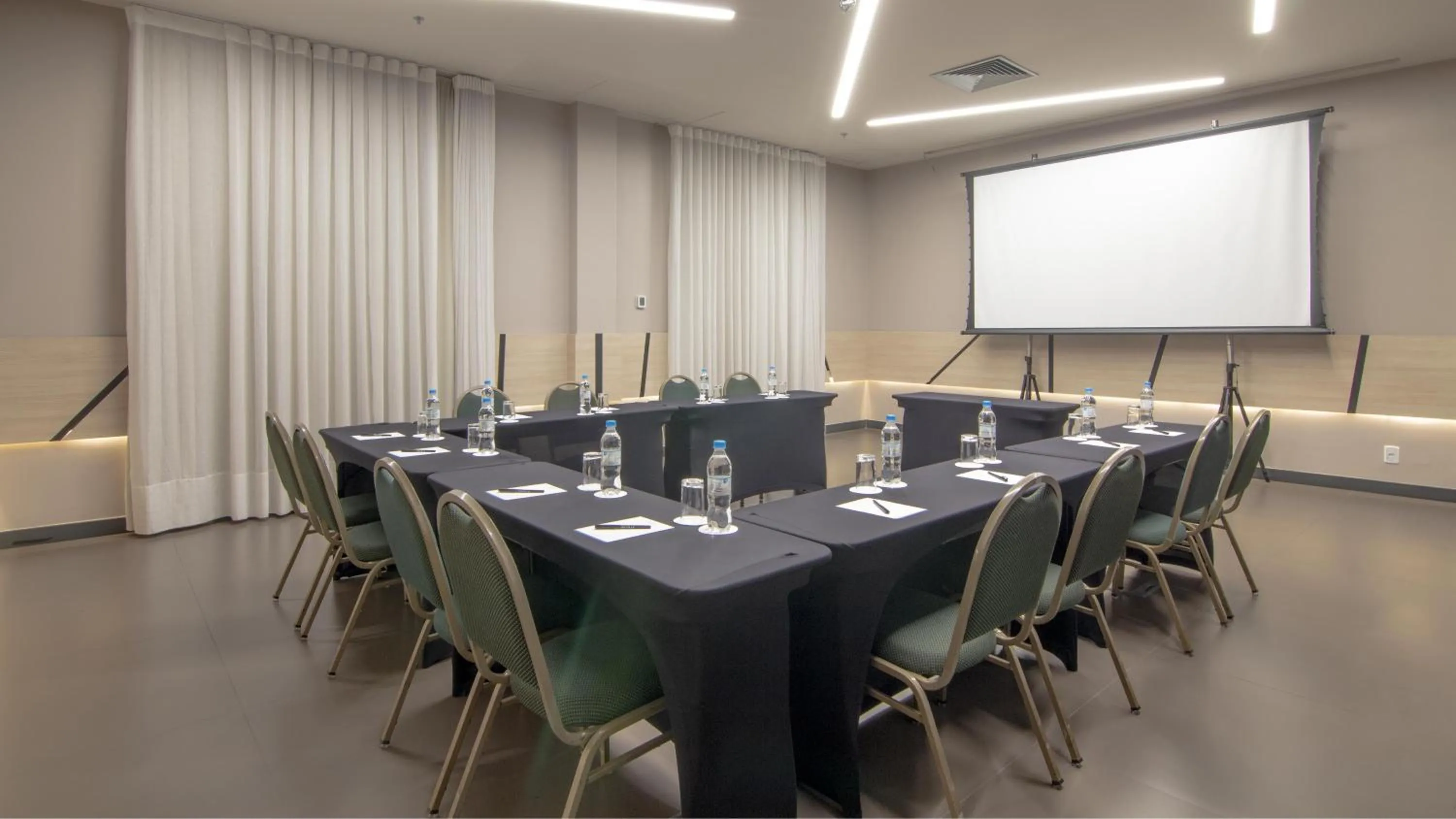 Meeting/conference room in Hotel Deville Prime Porto Alegre